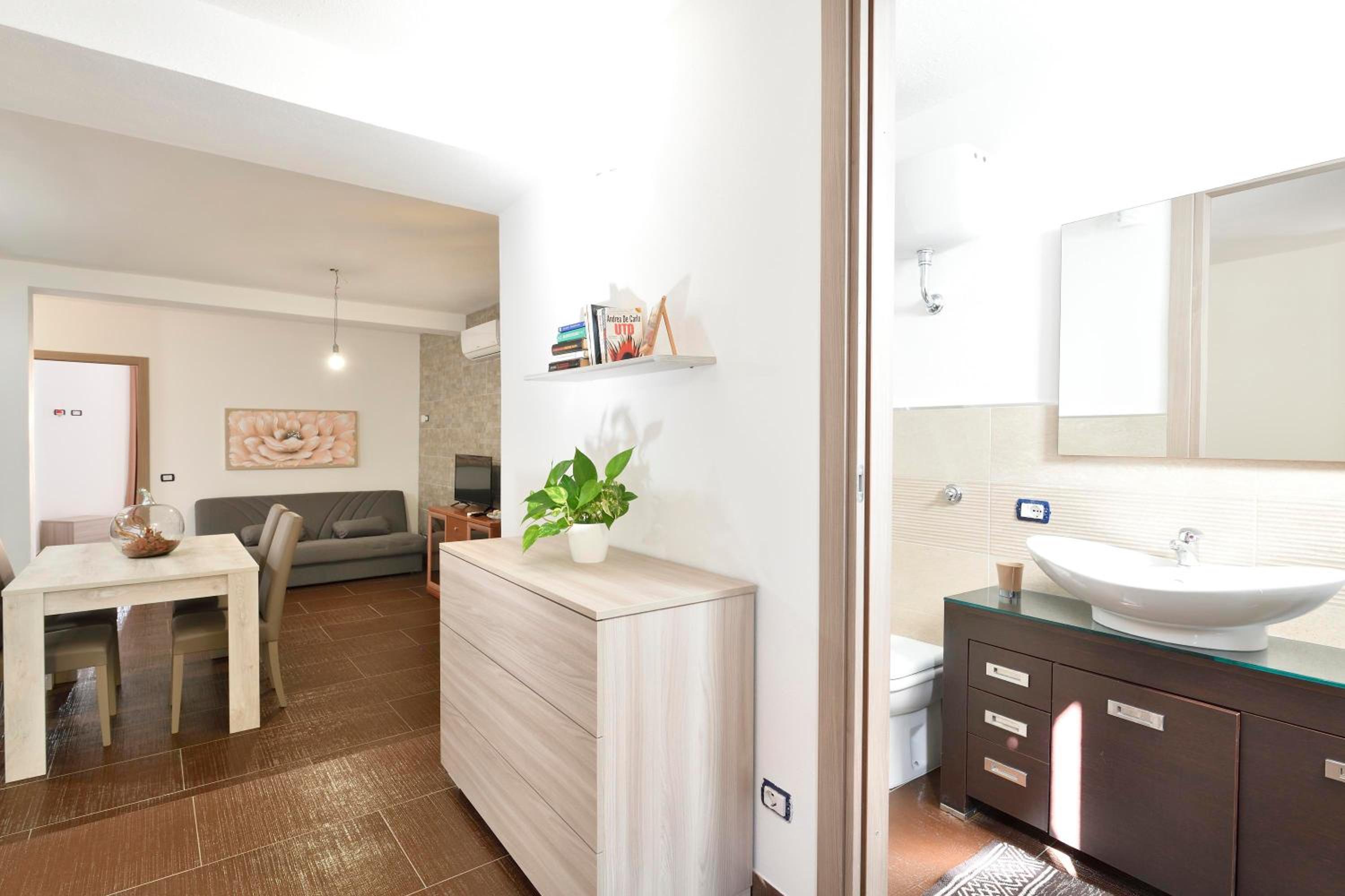 Two-Bedroom Deluxe Apartment with Garden View