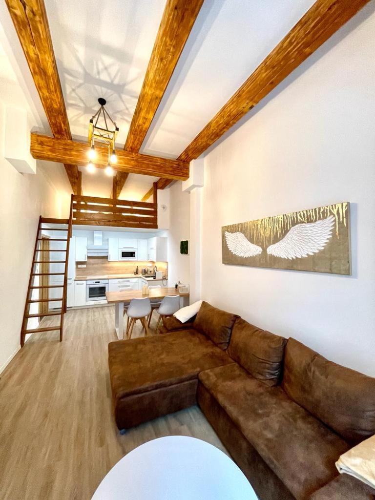 Three-Bedroom Premium Apartment with Balcony photo 1