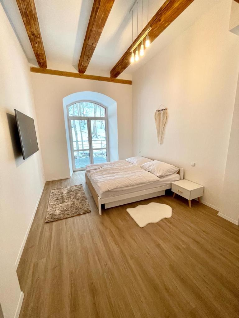 Three-Bedroom Premium Apartment with Balcony photo 2