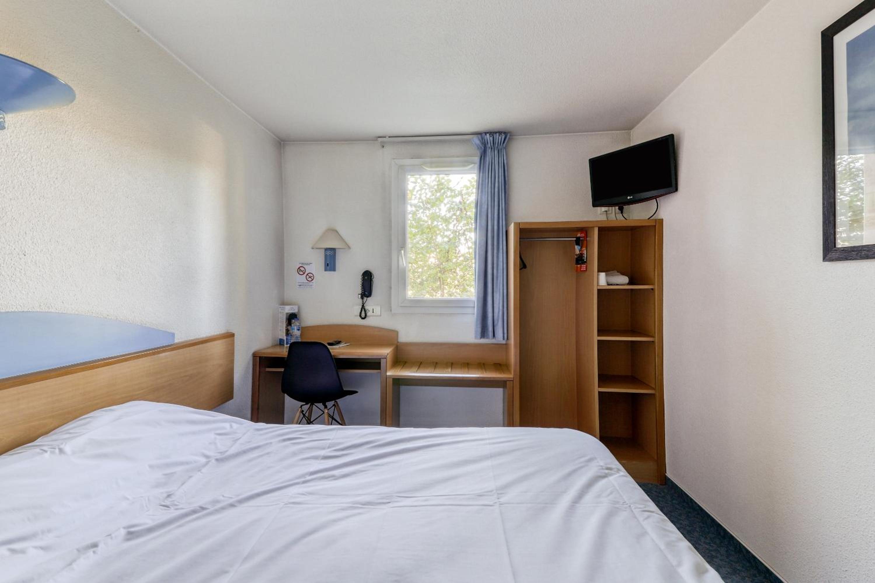 Double Room - Disability Access photo 2