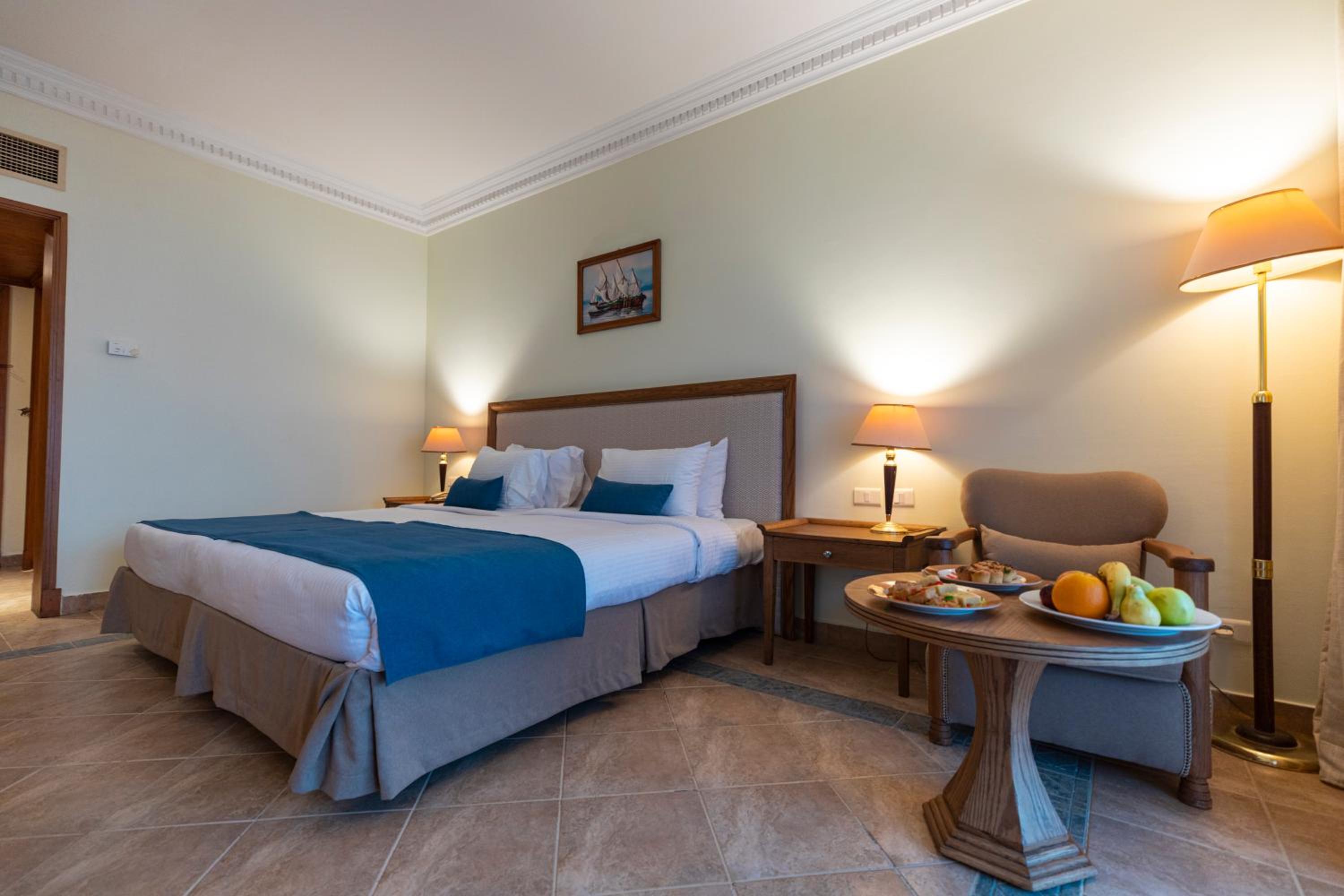 Standard Suite - Photo 4