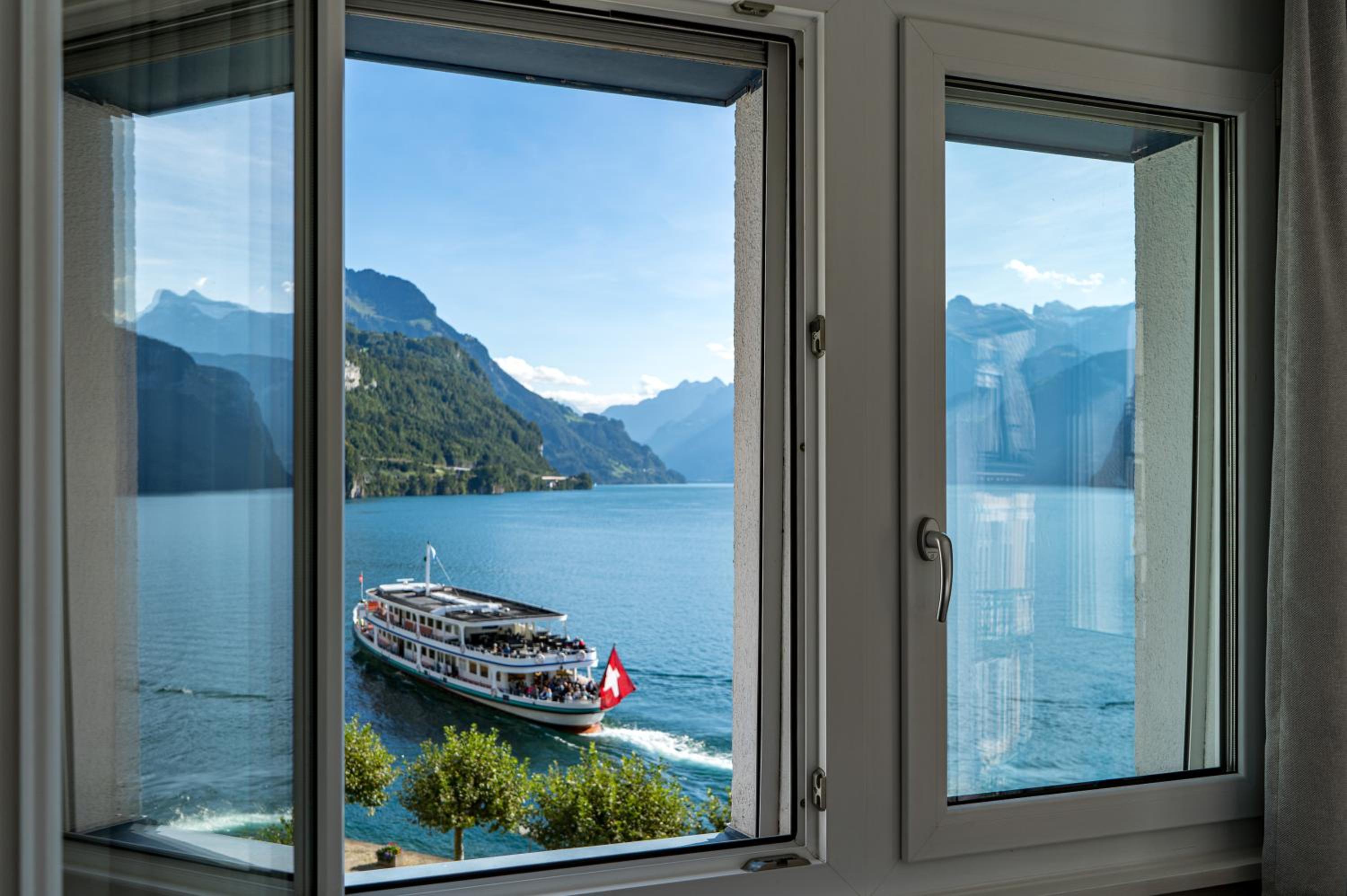 Standard Double Room with Lake View - Photo 8