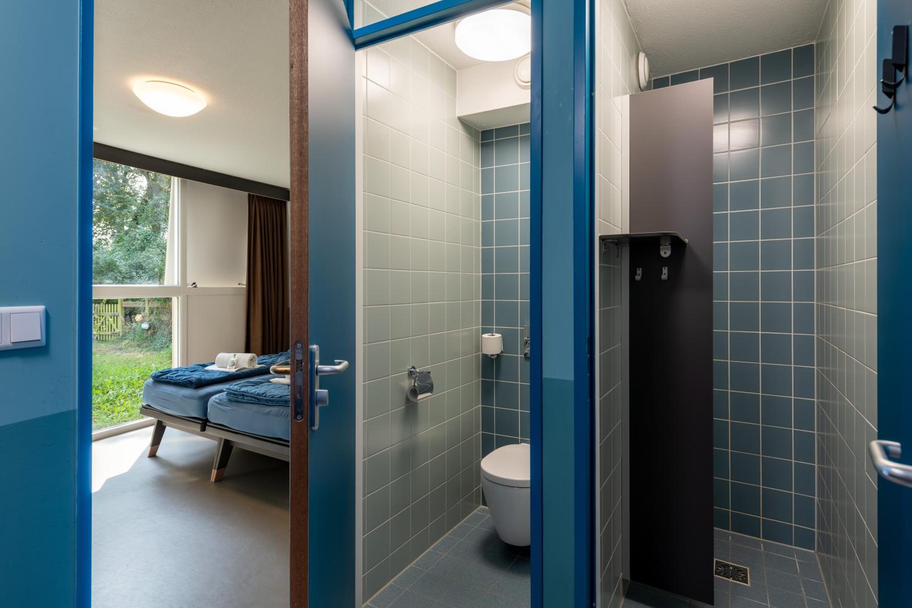 Quadruple Family Room with Private Bathroom and Shower - Photo 3