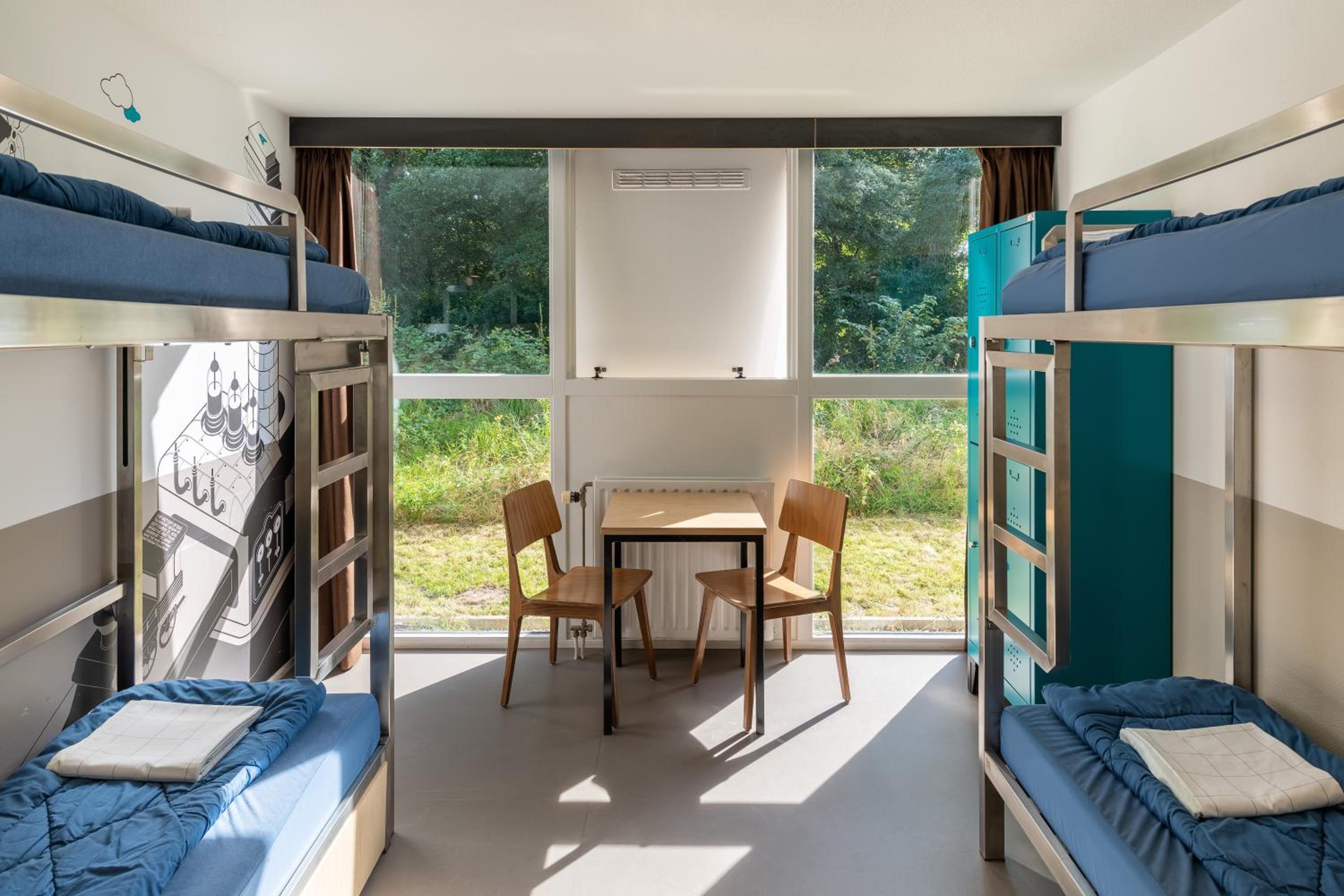 Quadruple Room with Private Bathroom and Shower - Photo 2