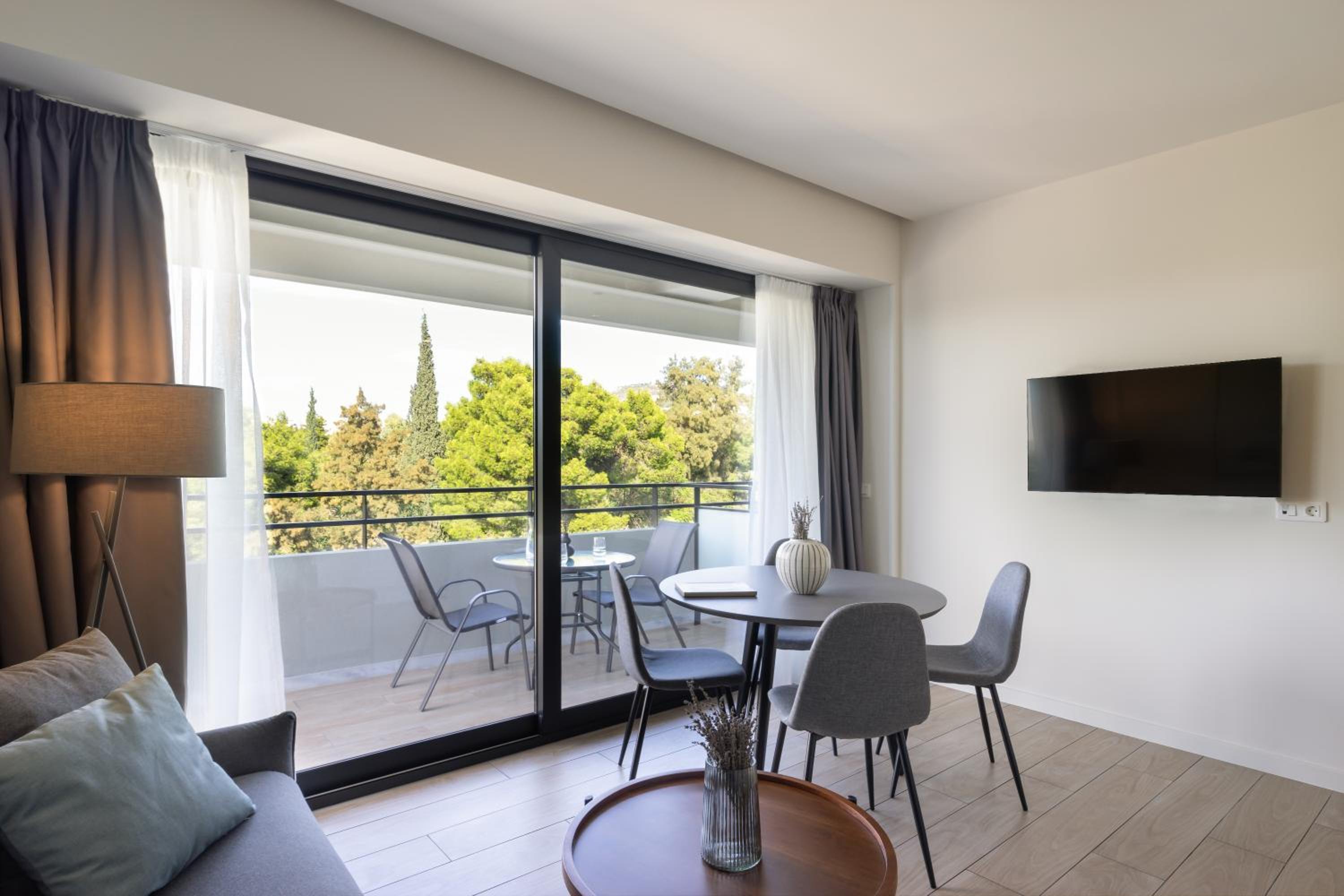Superior Apartment with Balcony photo 3