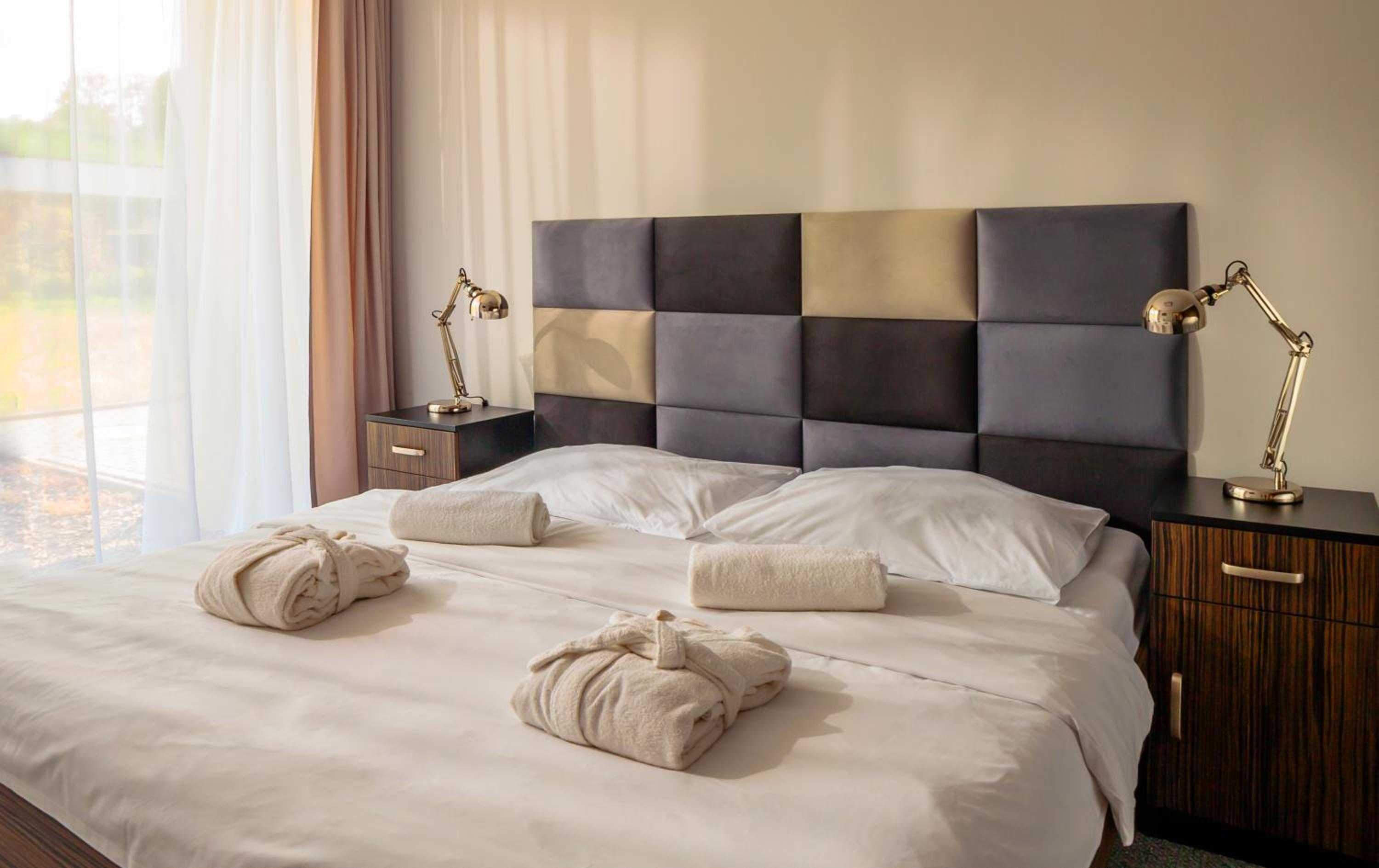 Deluxe Double Room with Extra Bed - Photo 1