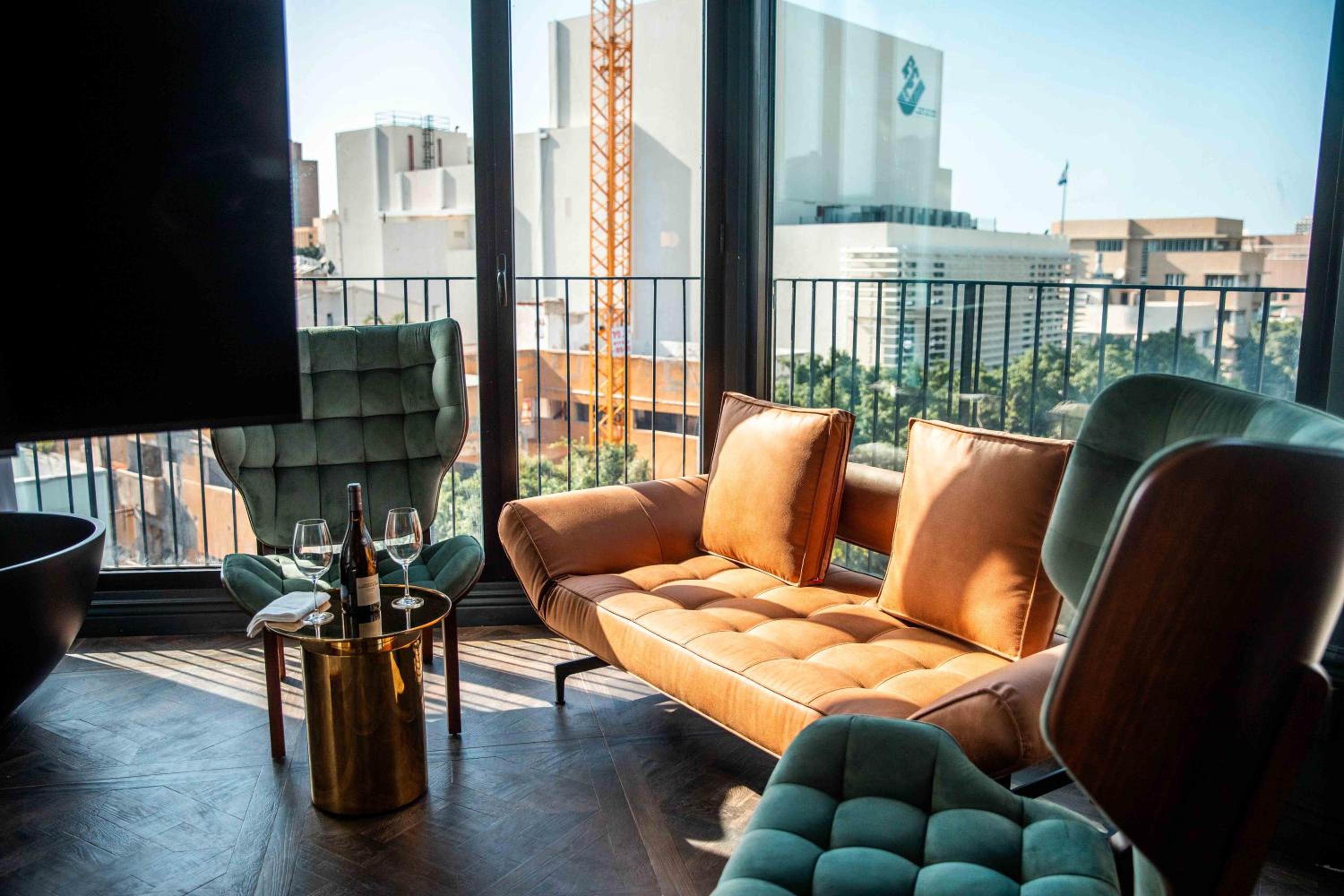 Suite with Balcony - Photo 2