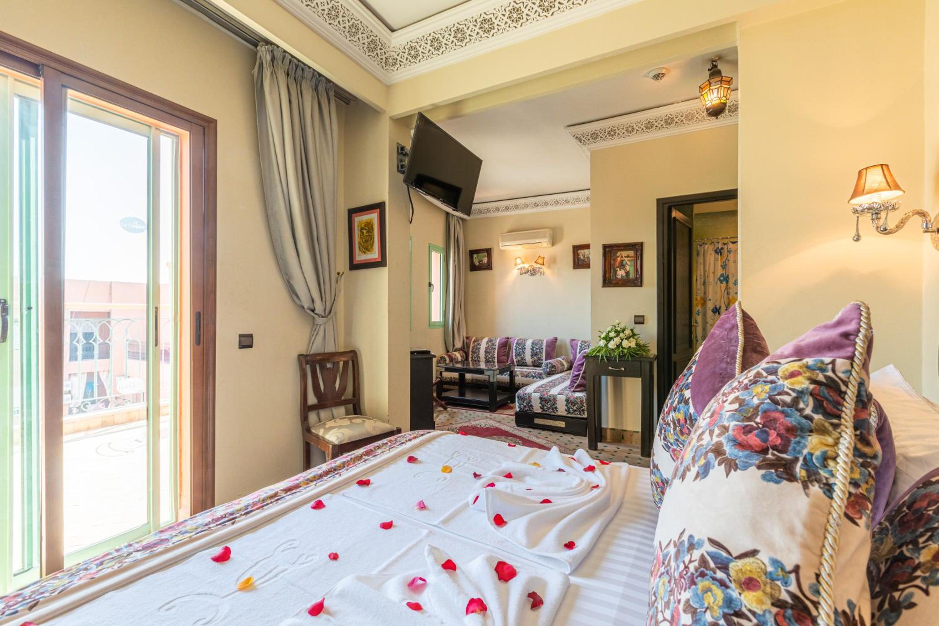 Junior Suite with Balcony - Photo 1