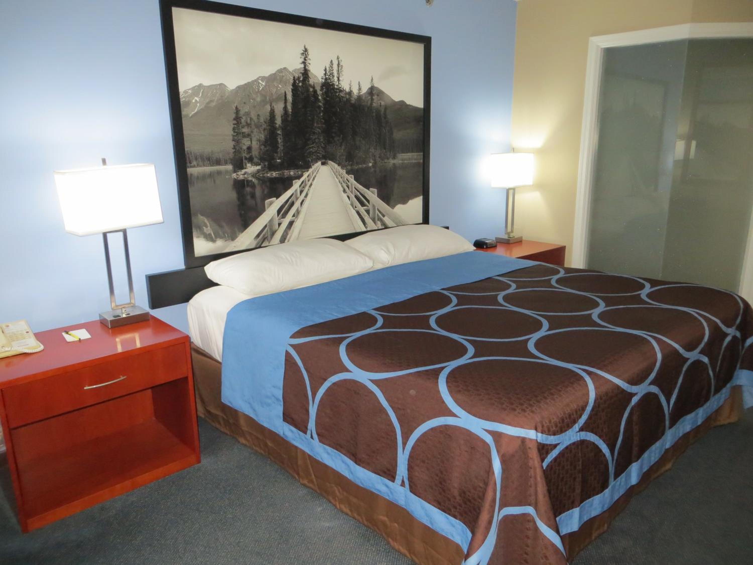 King Room - Non-Smoking - Photo 8