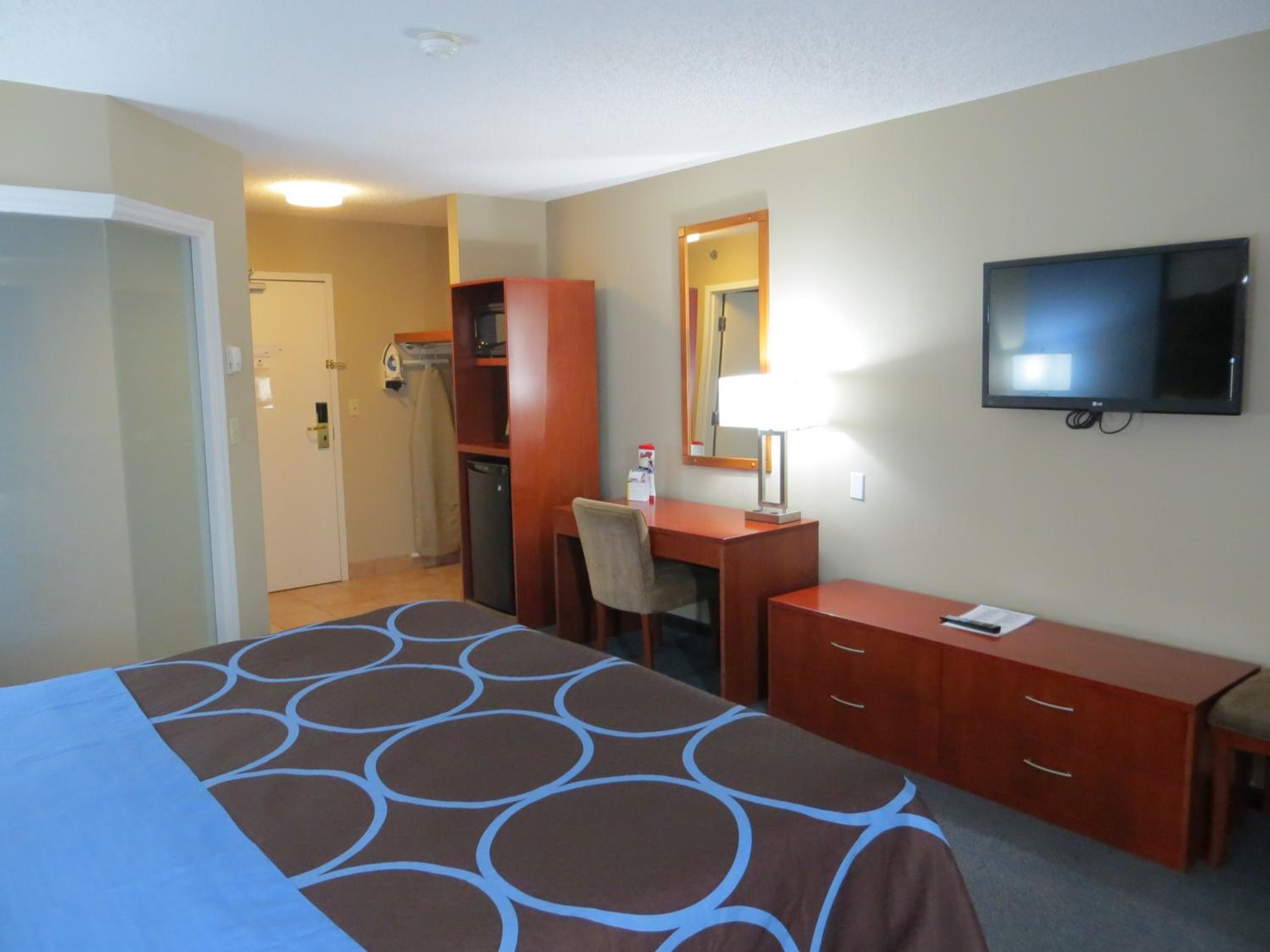 King Room - Non-Smoking - Photo 5