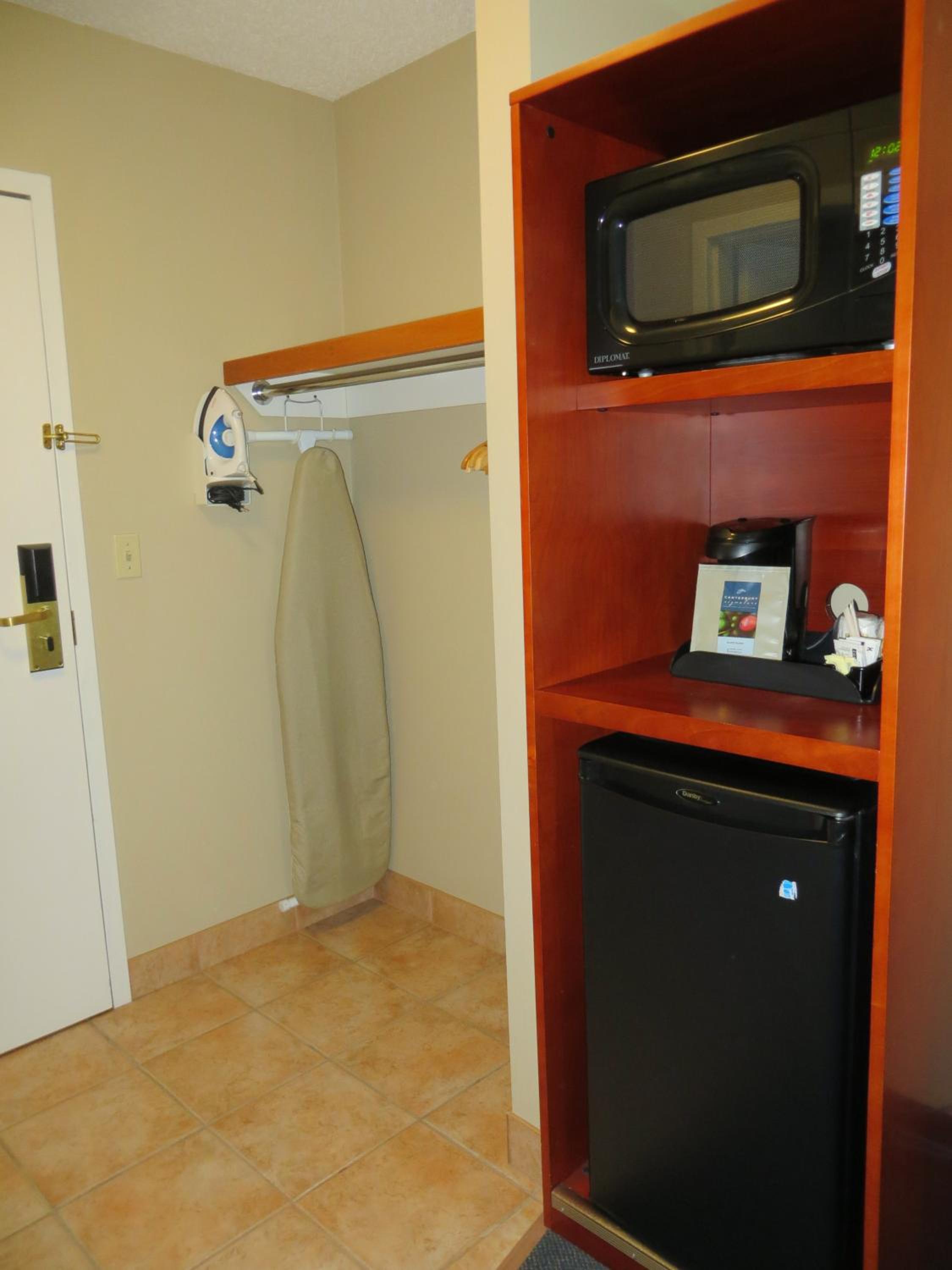 King Room - Non-Smoking - Photo 6