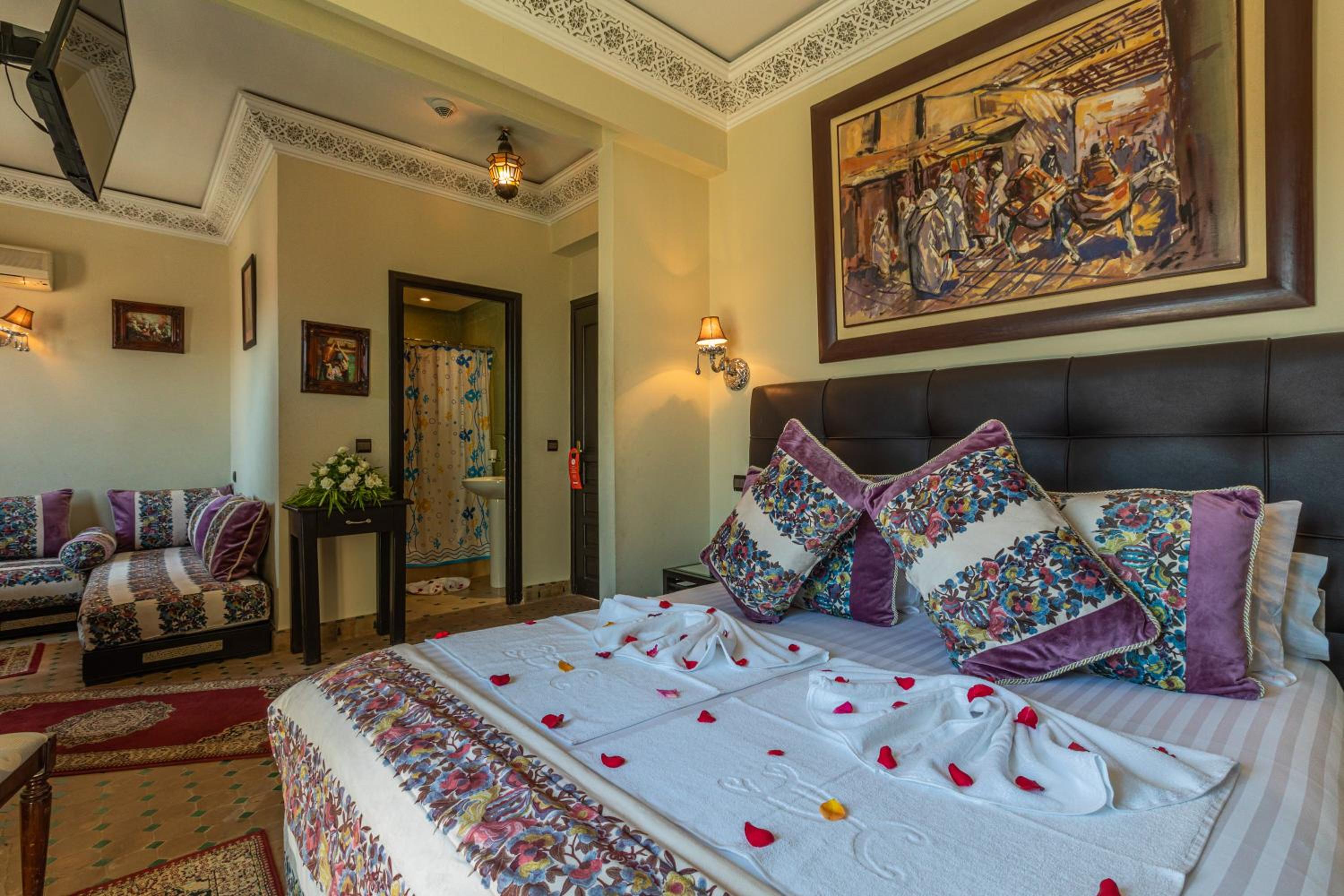 Junior Suite with Balcony - Photo 8