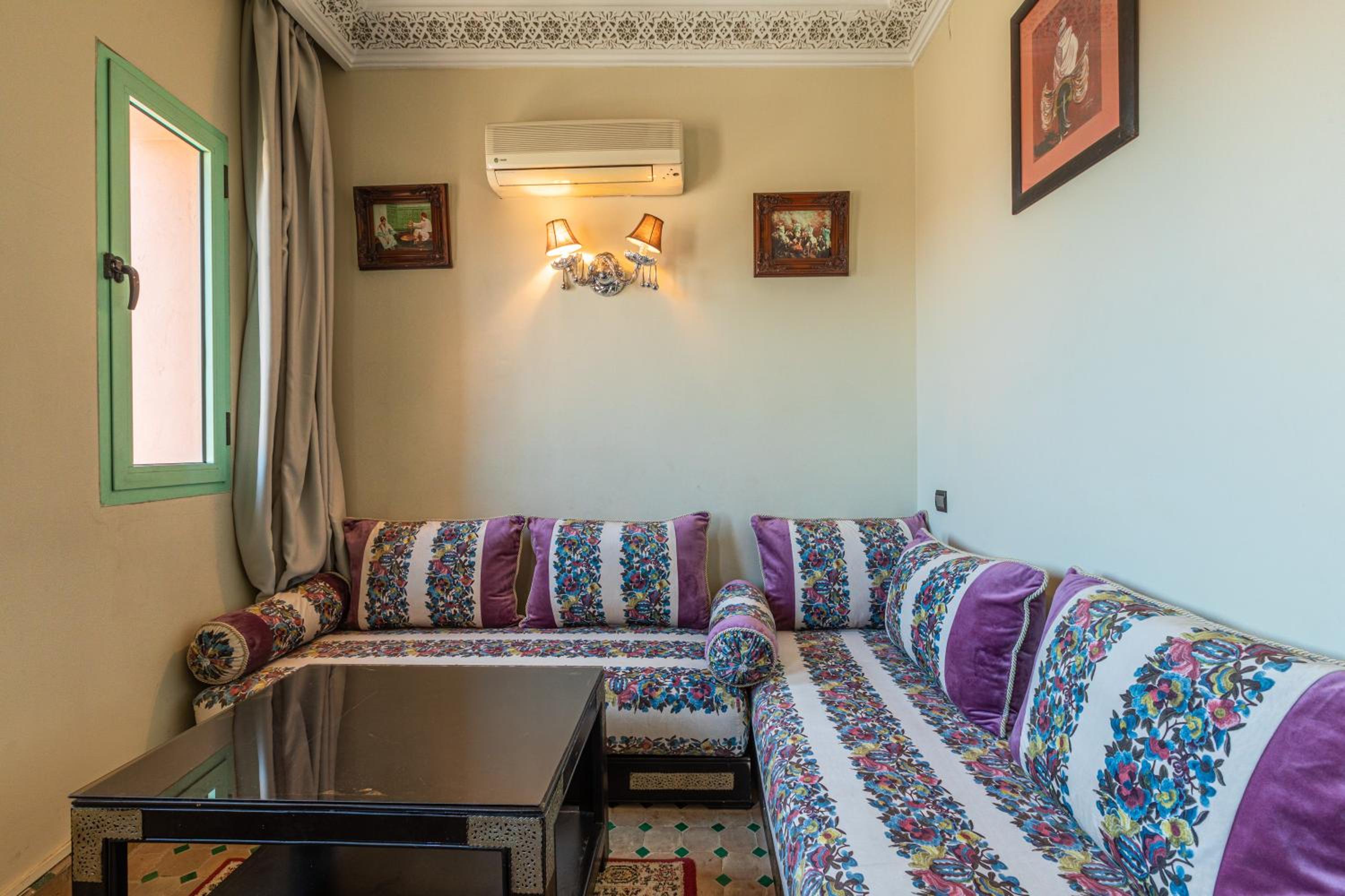 Junior Suite with Balcony - Photo 7