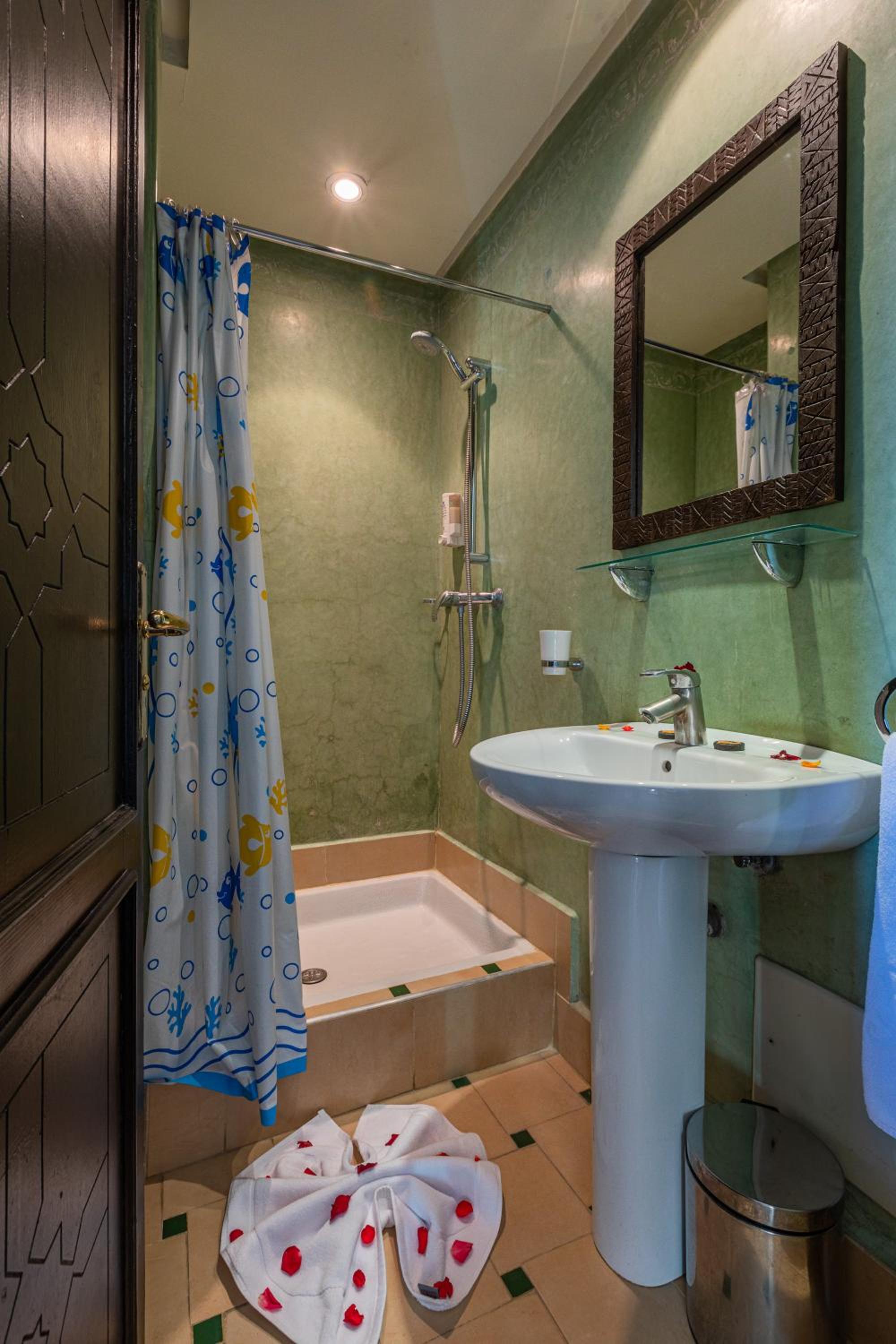 Junior Suite with Balcony - Photo 12