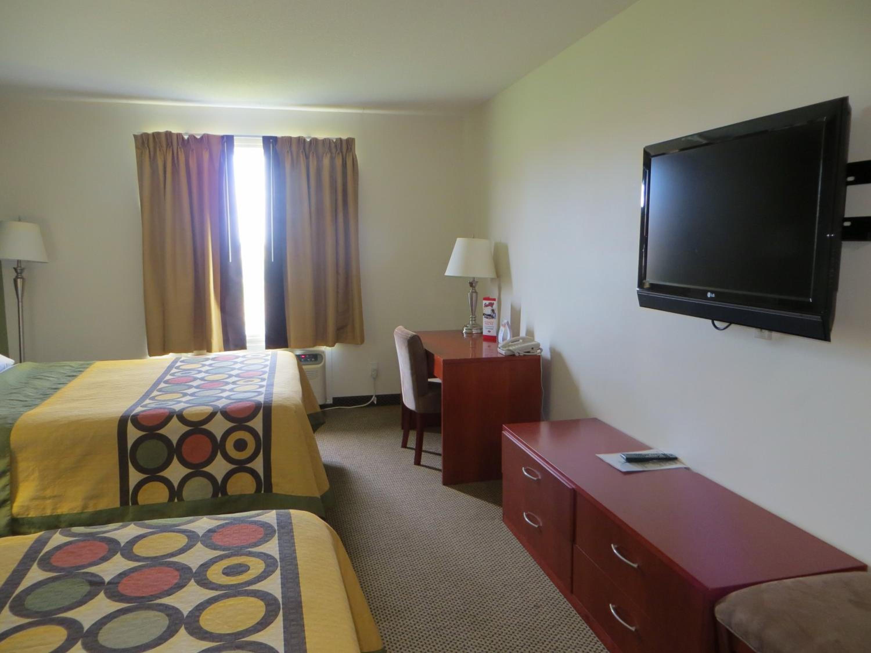 Queen Room with Two Queen Beds - Non-Smoking - Photo 3