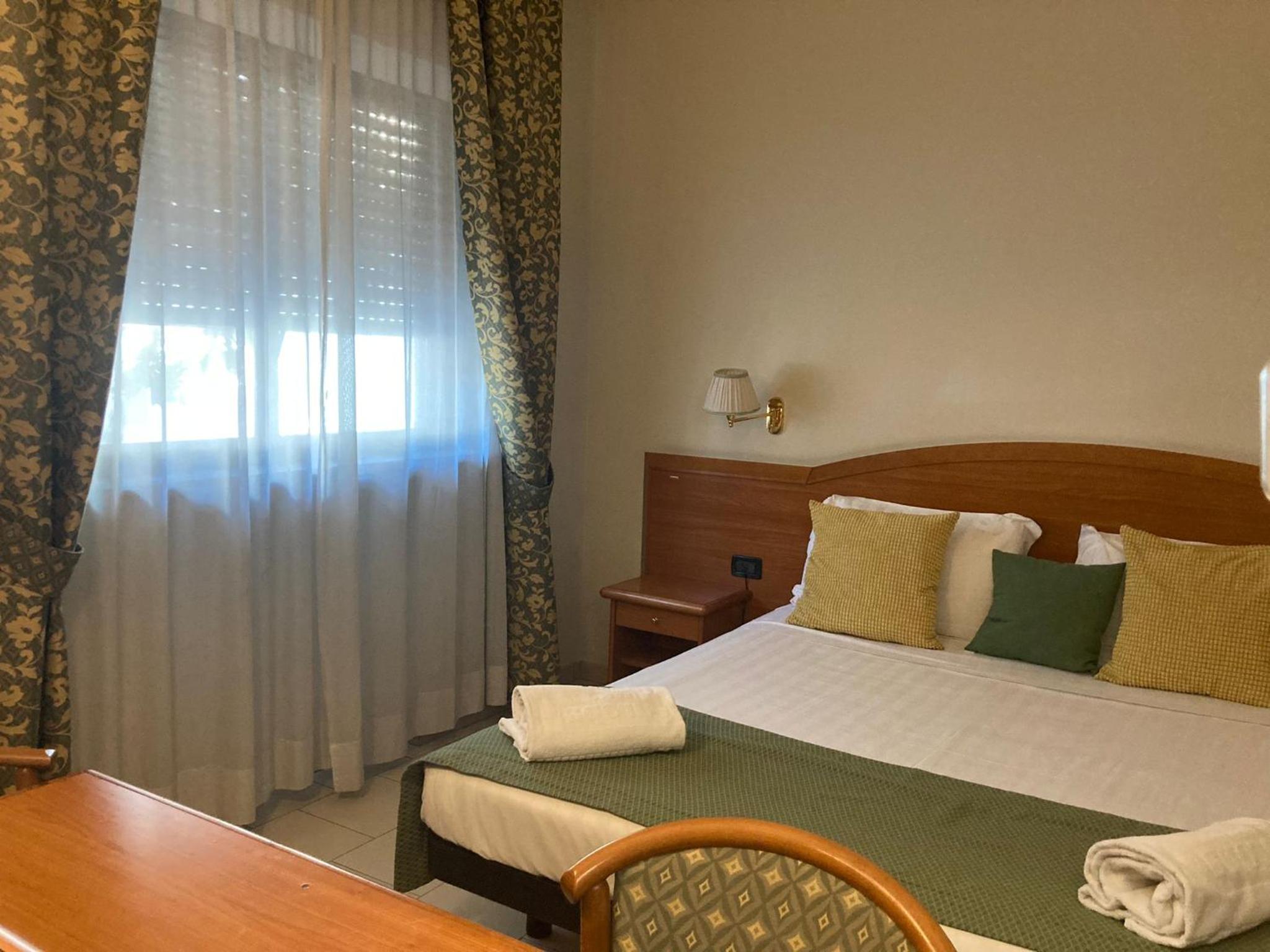 Economy Double Room photo 3