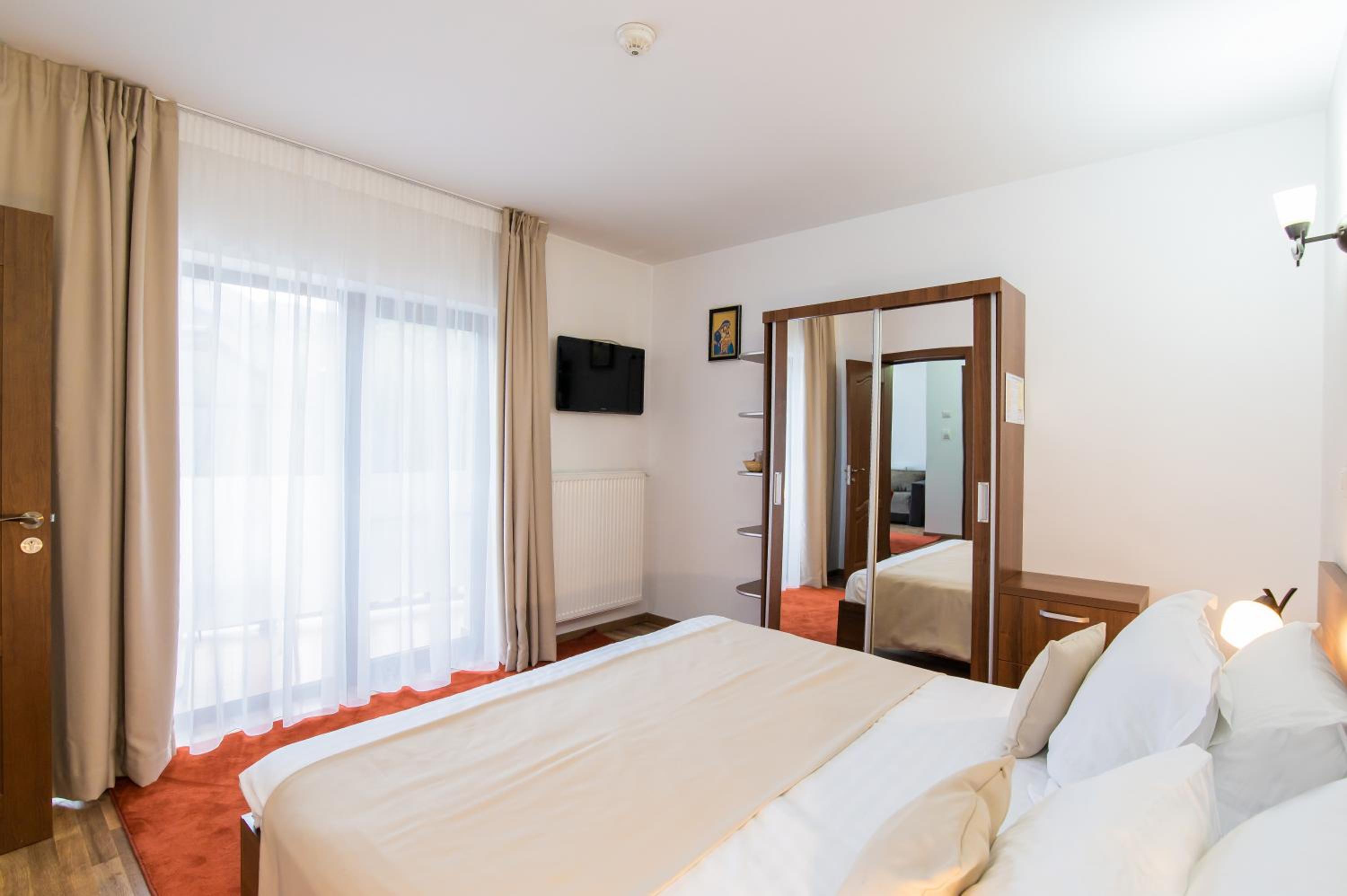 Suite with Terrace - Photo 11