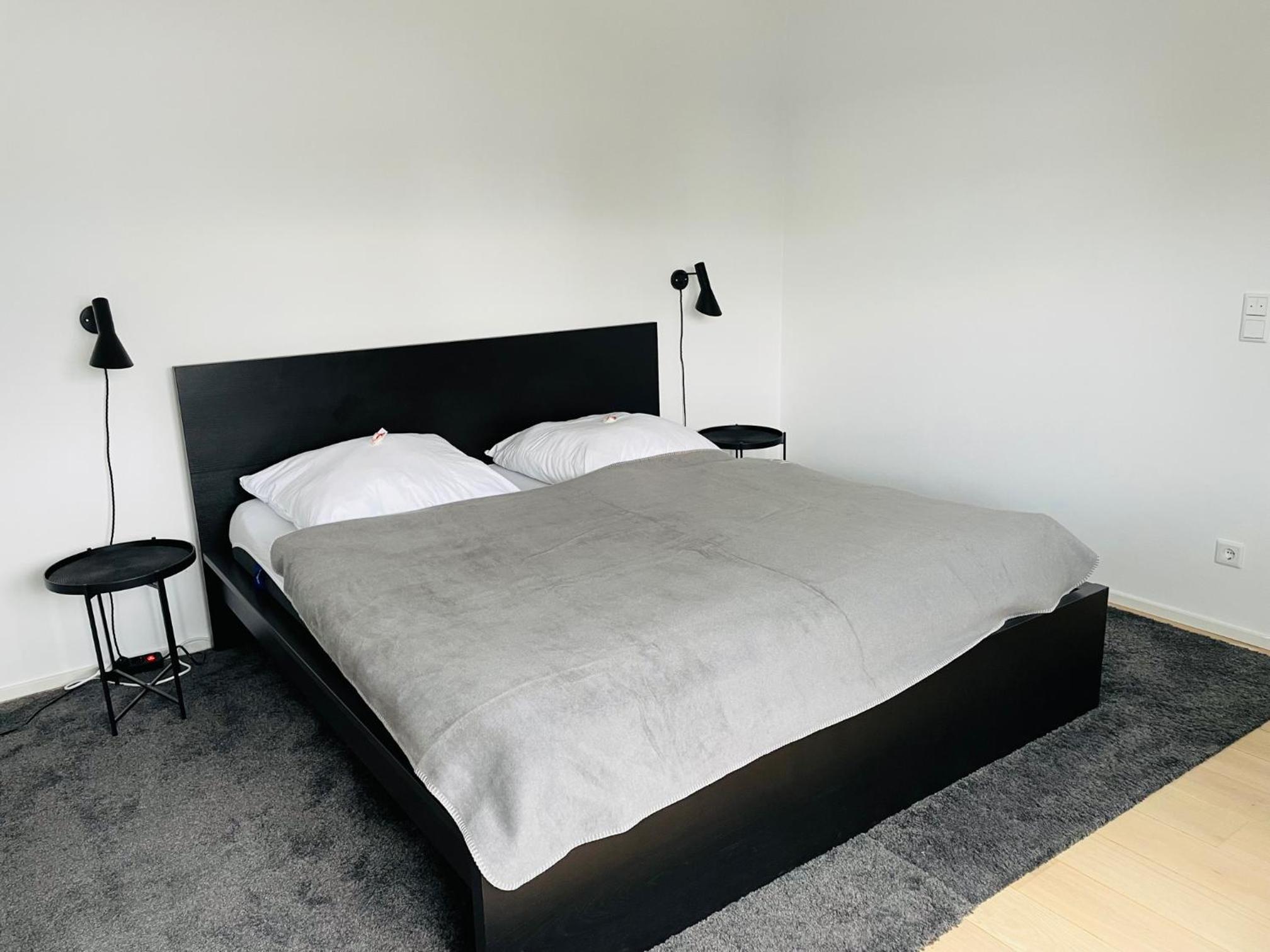 One-Bedroom Apartment photo 1