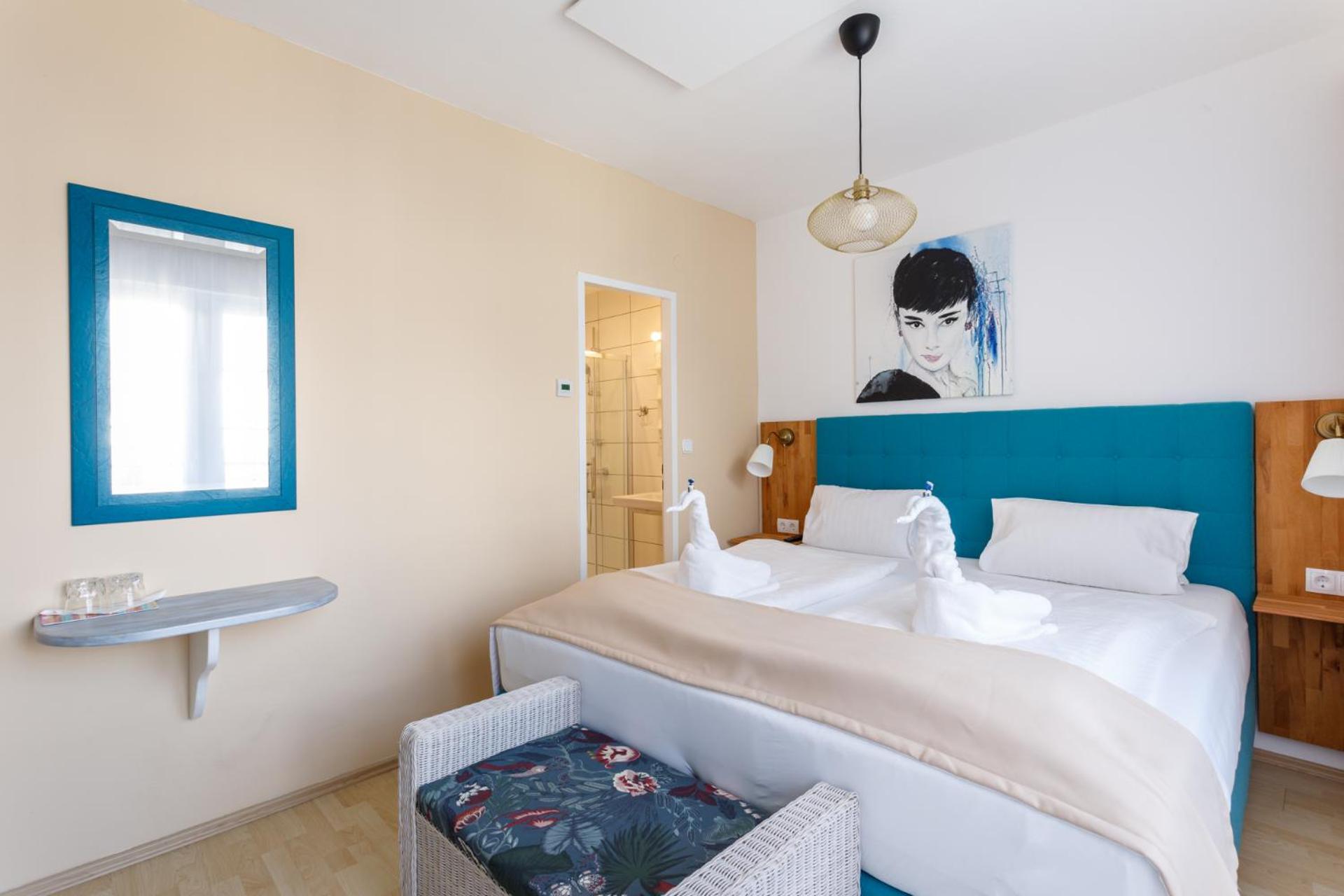 Double Room with Balcony - Photo 14