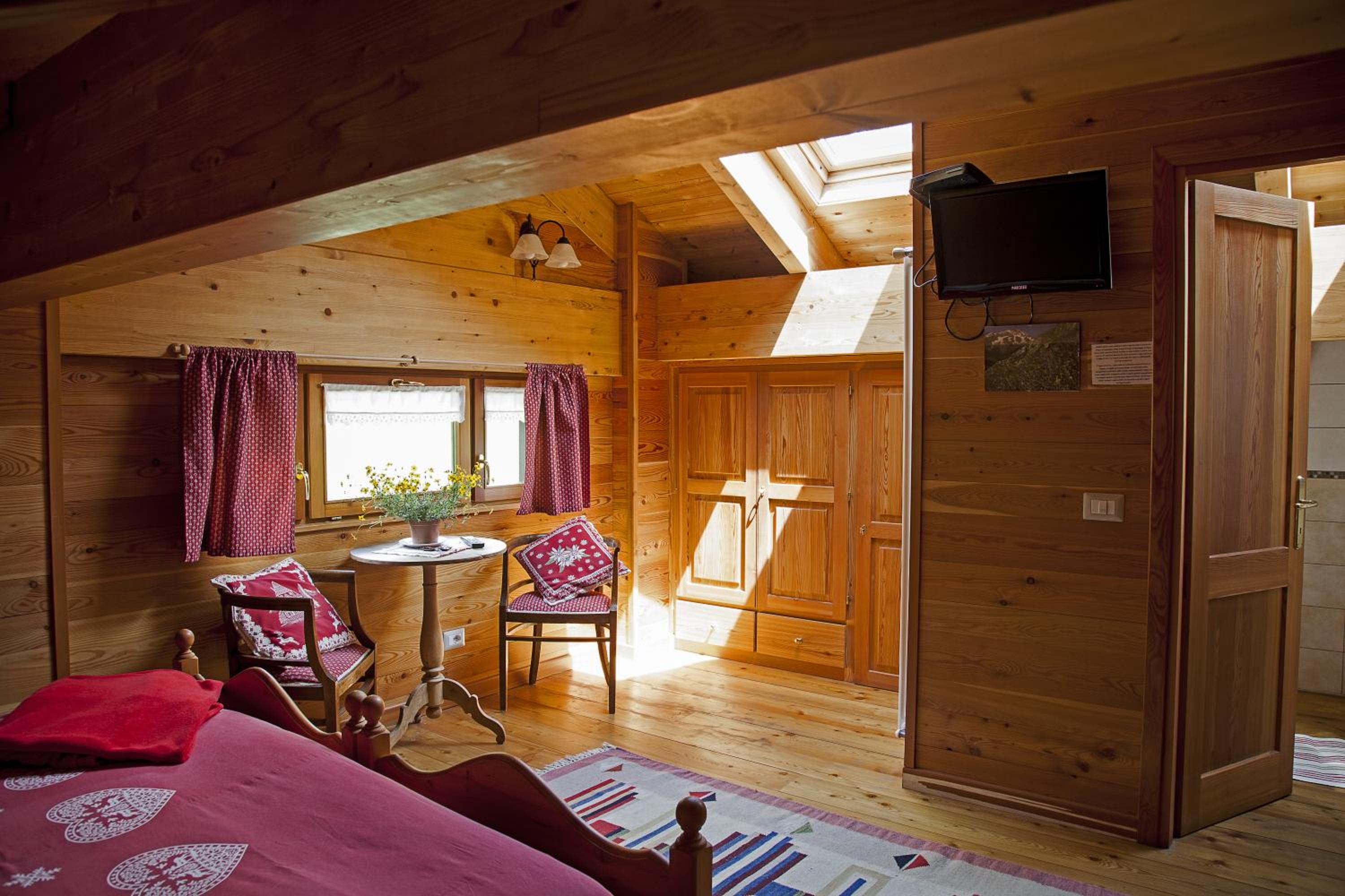 Double or Twin Room - Photo 8
