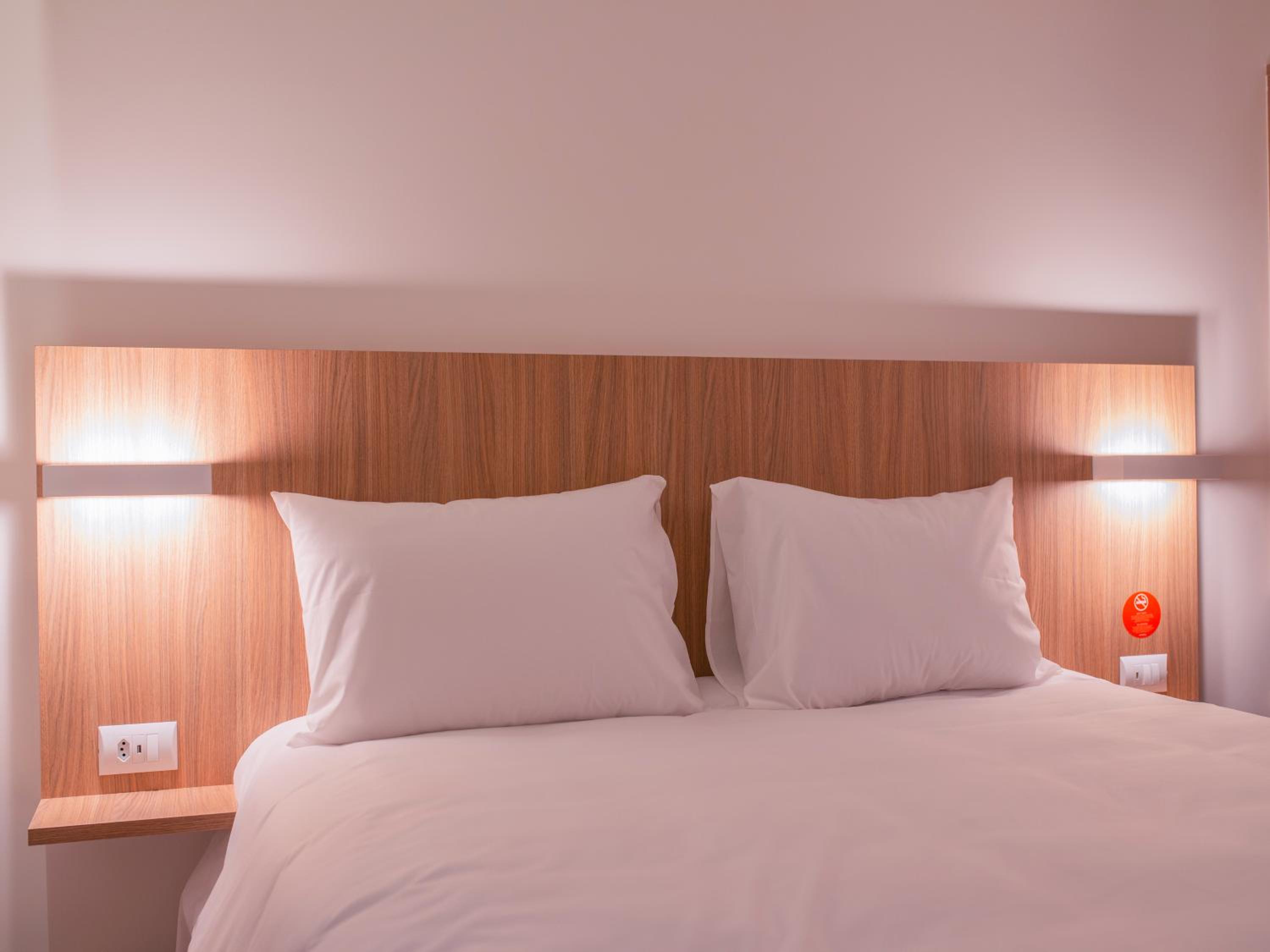 Standard Double Room - Photo 13