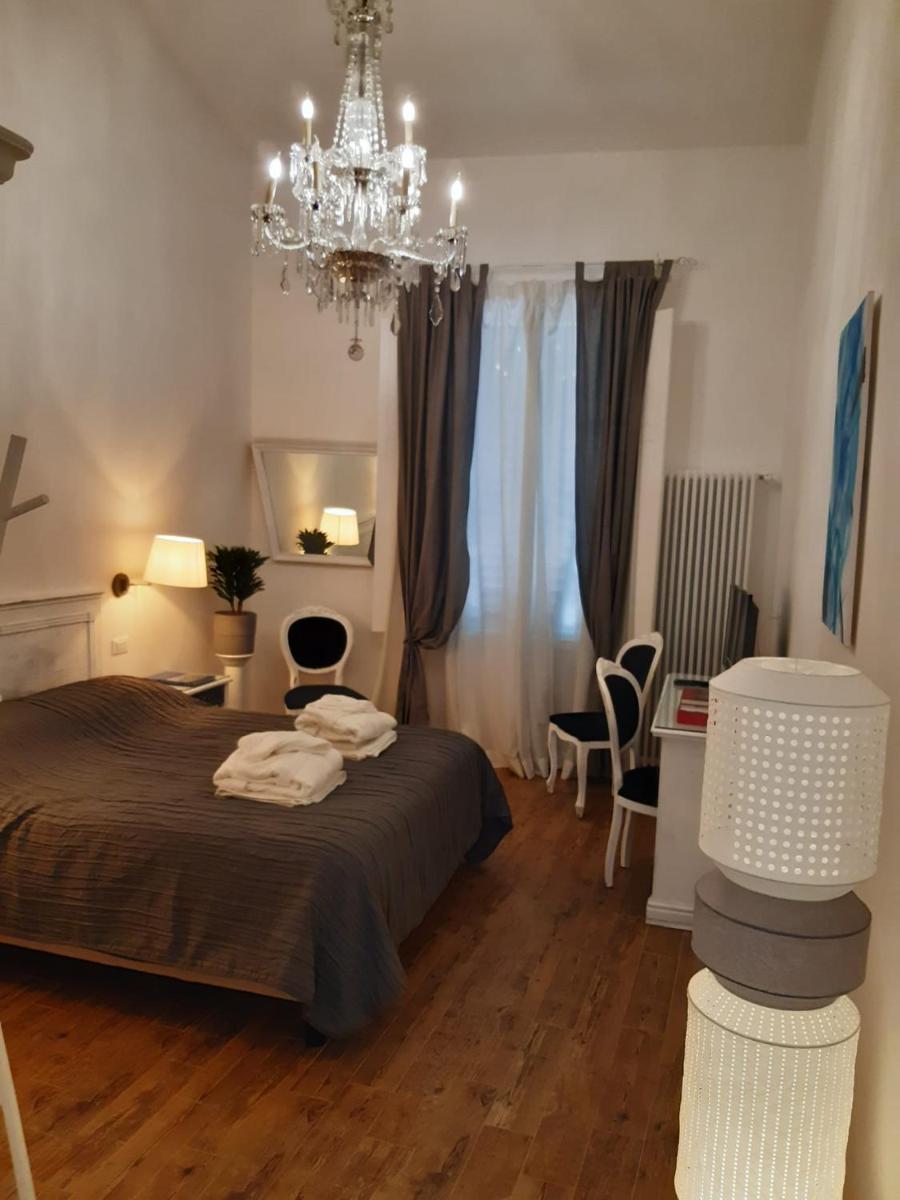 Deluxe Double Room with Balcony photo 3
