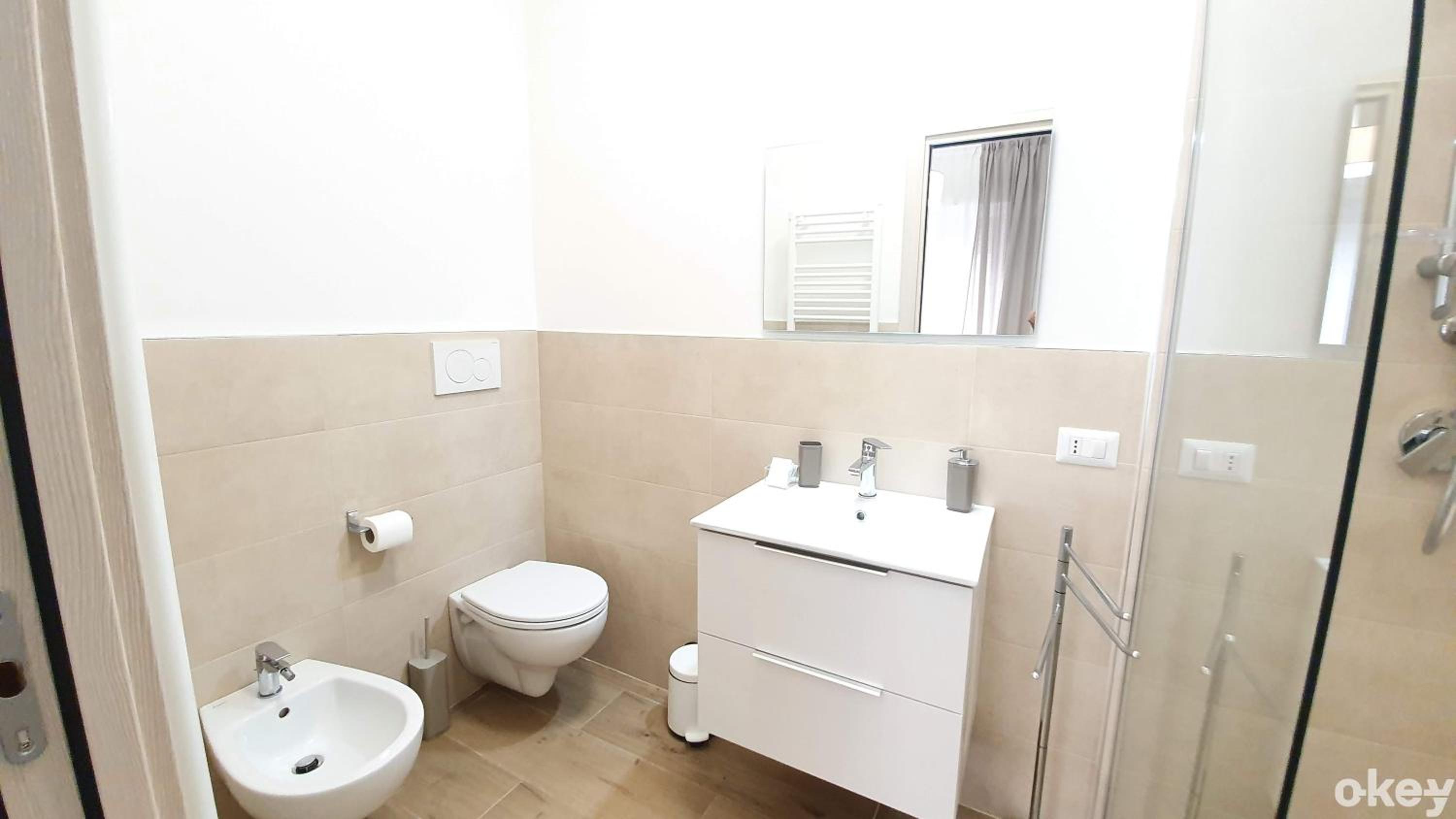 Double Room with Private Bathroom - Photo 9
