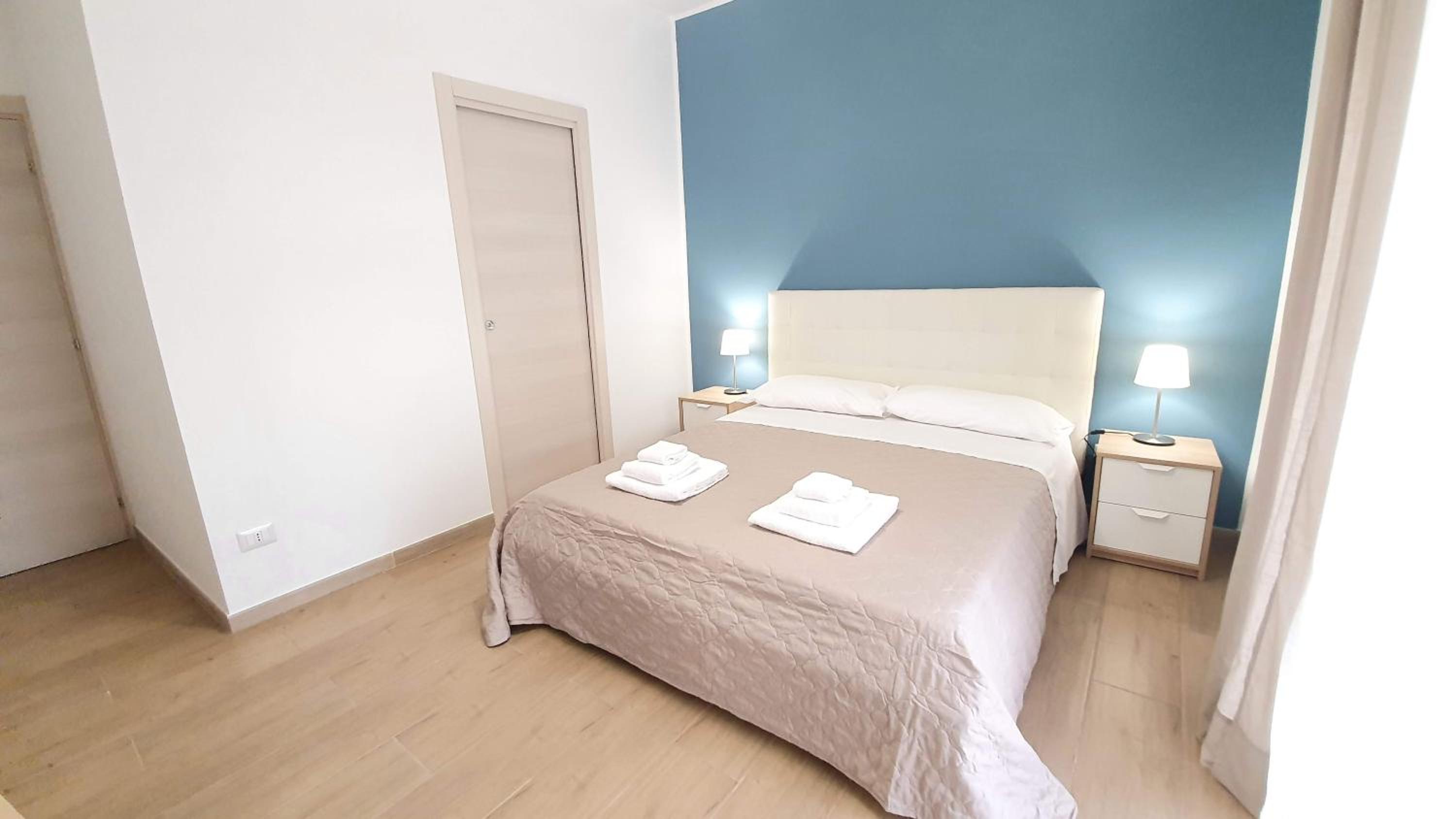 Double Room with Private Bathroom - Photo 6