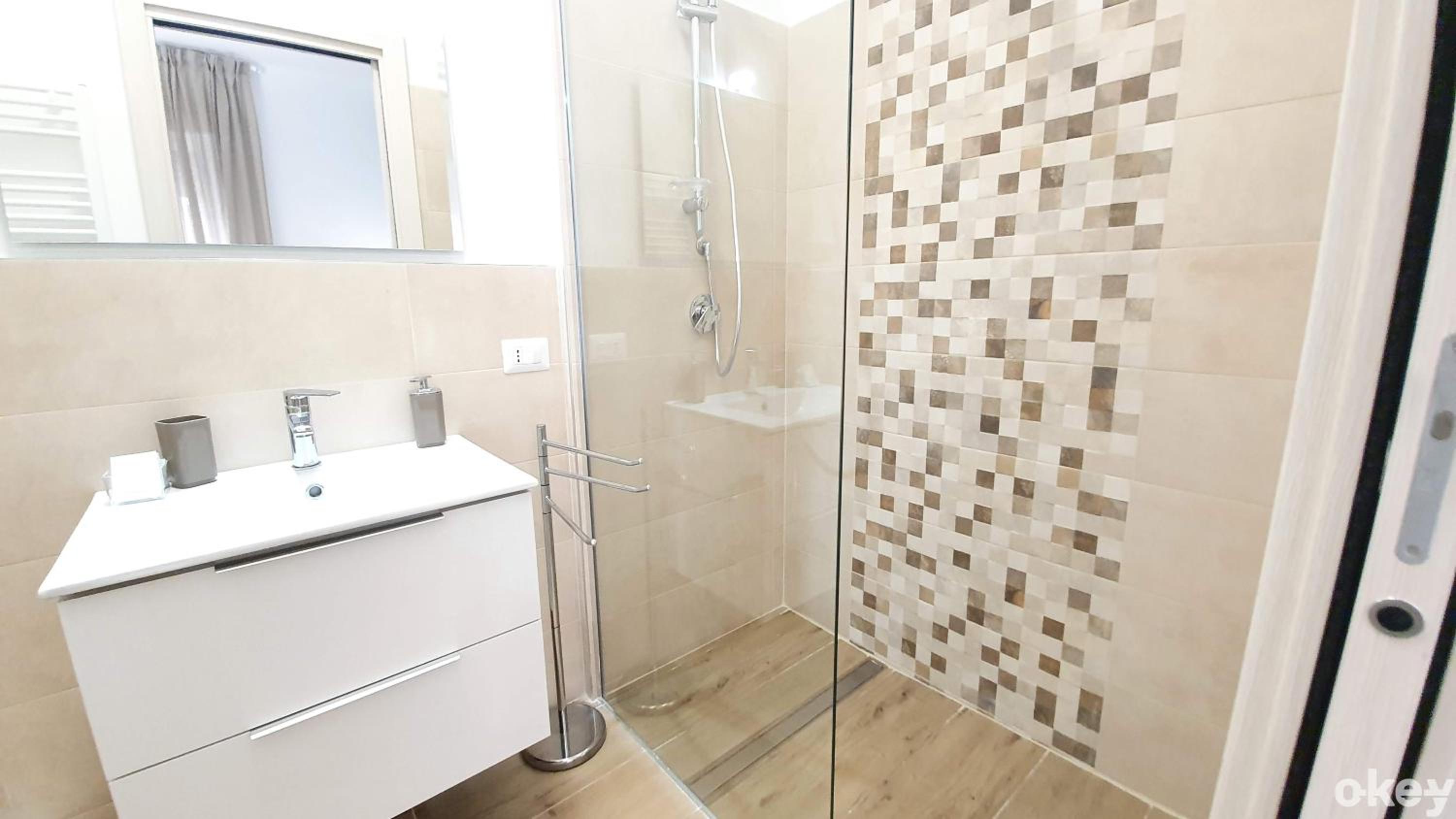 Double Room with Private Bathroom - Photo 5