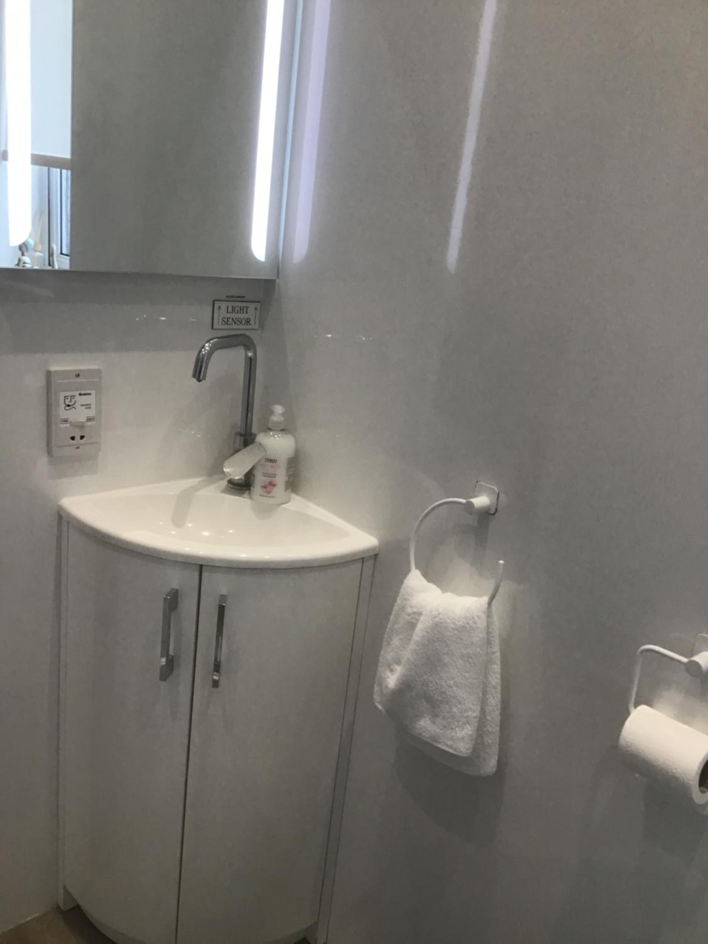 Double Room with Private Bathroom - Photo 6