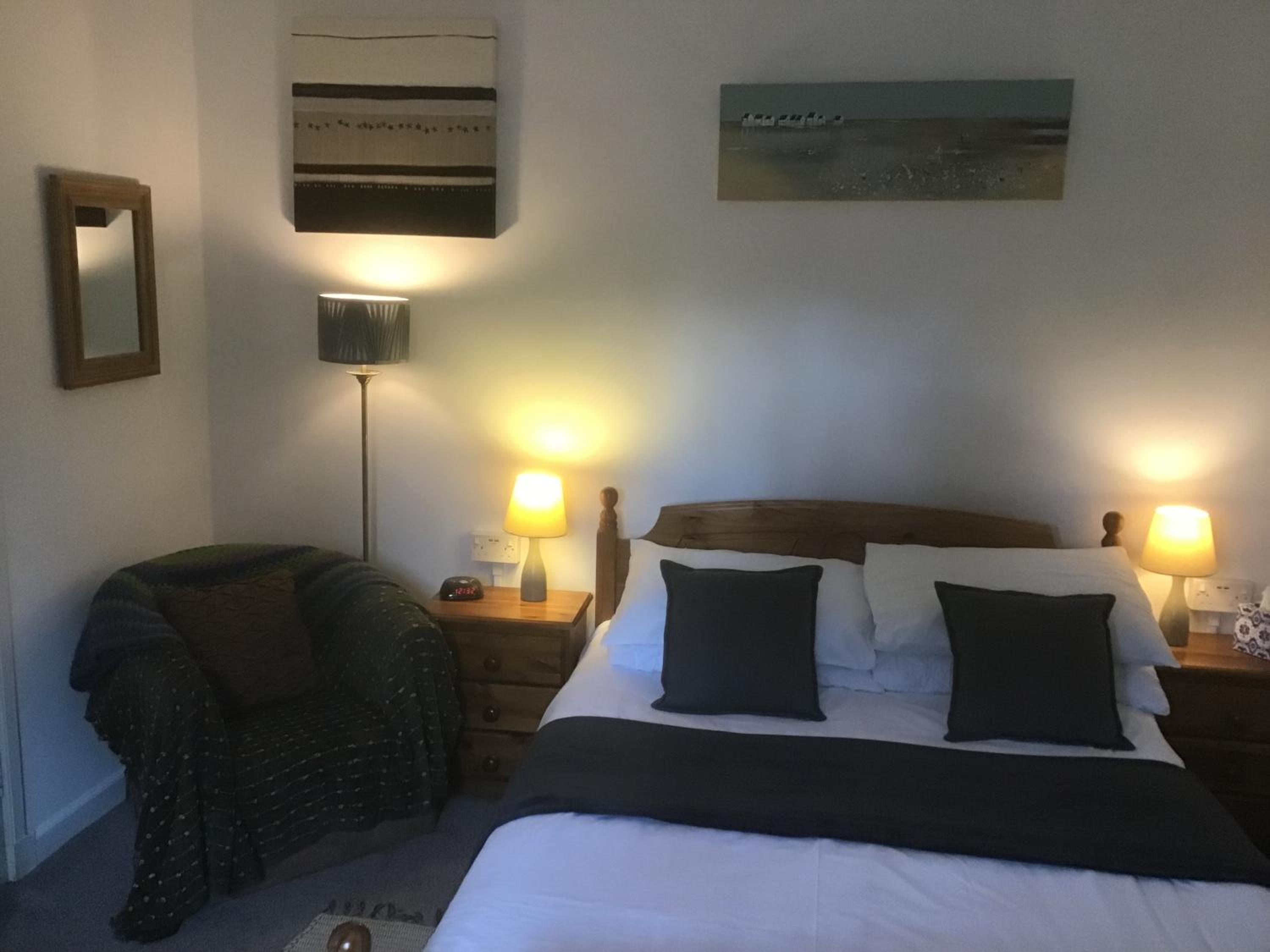 Double Room with Private Bathroom - Photo 4