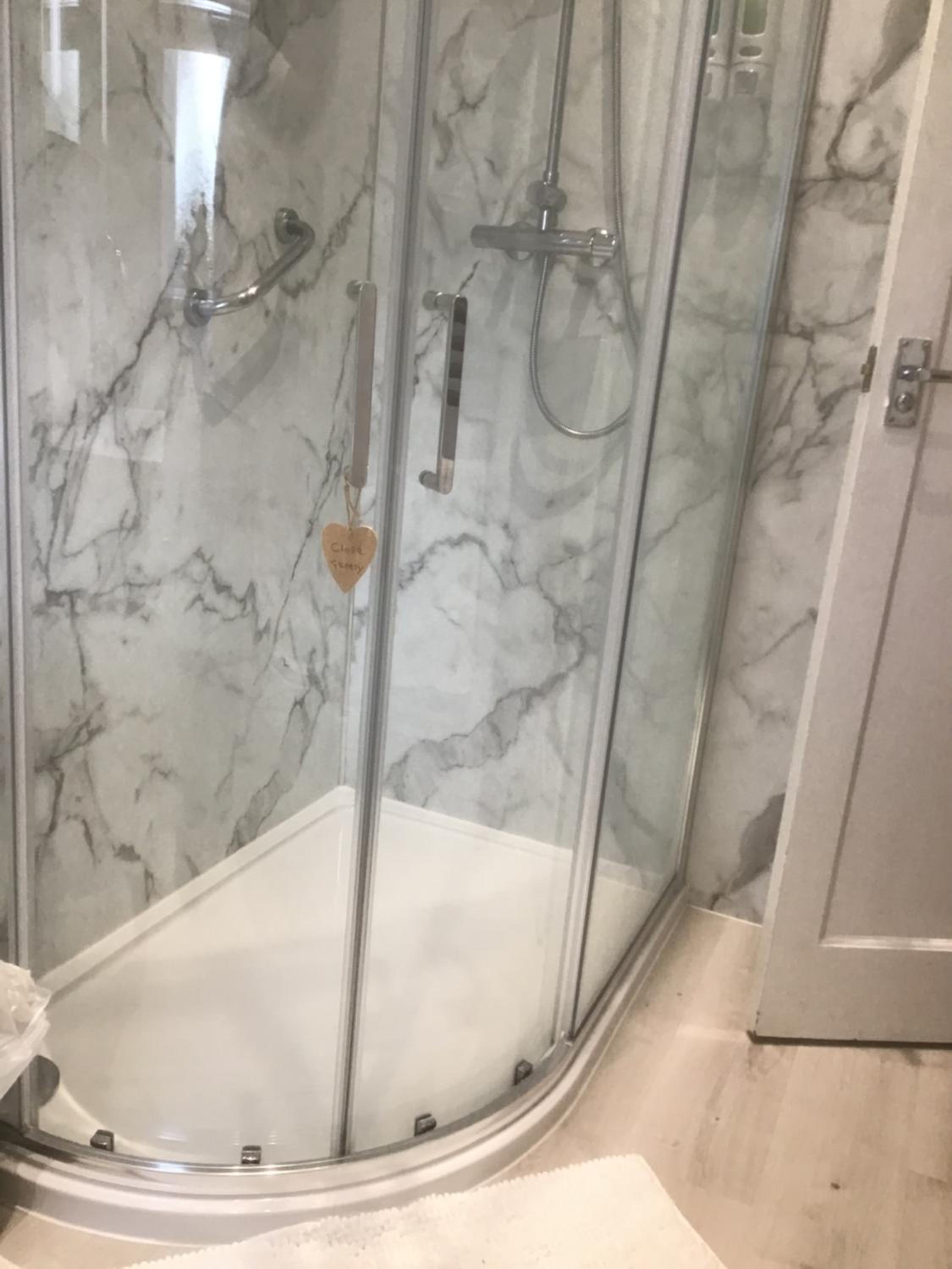 Double Room with Shared Bathroom photo 3