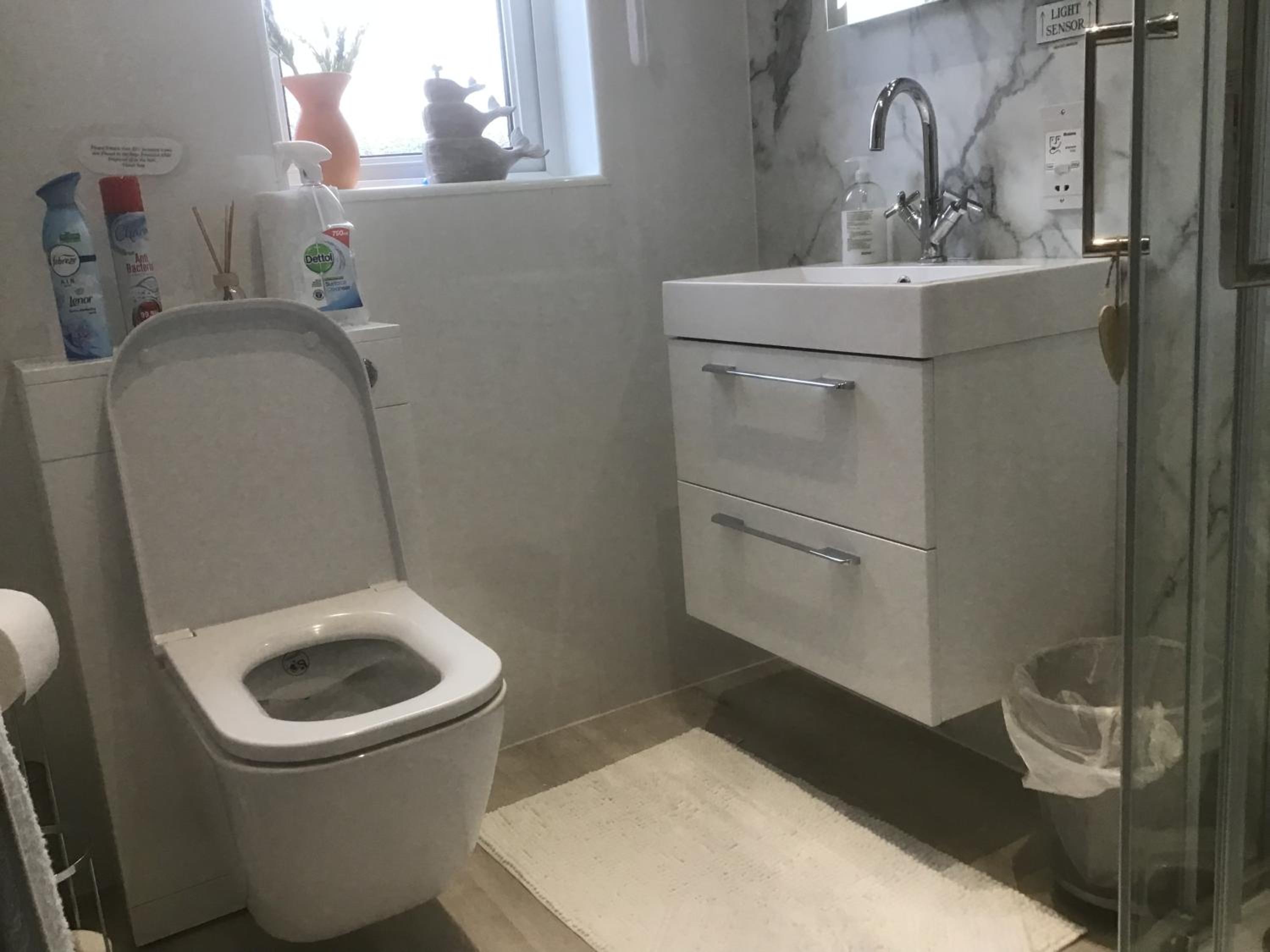 Double Room with Shared Bathroom photo 2
