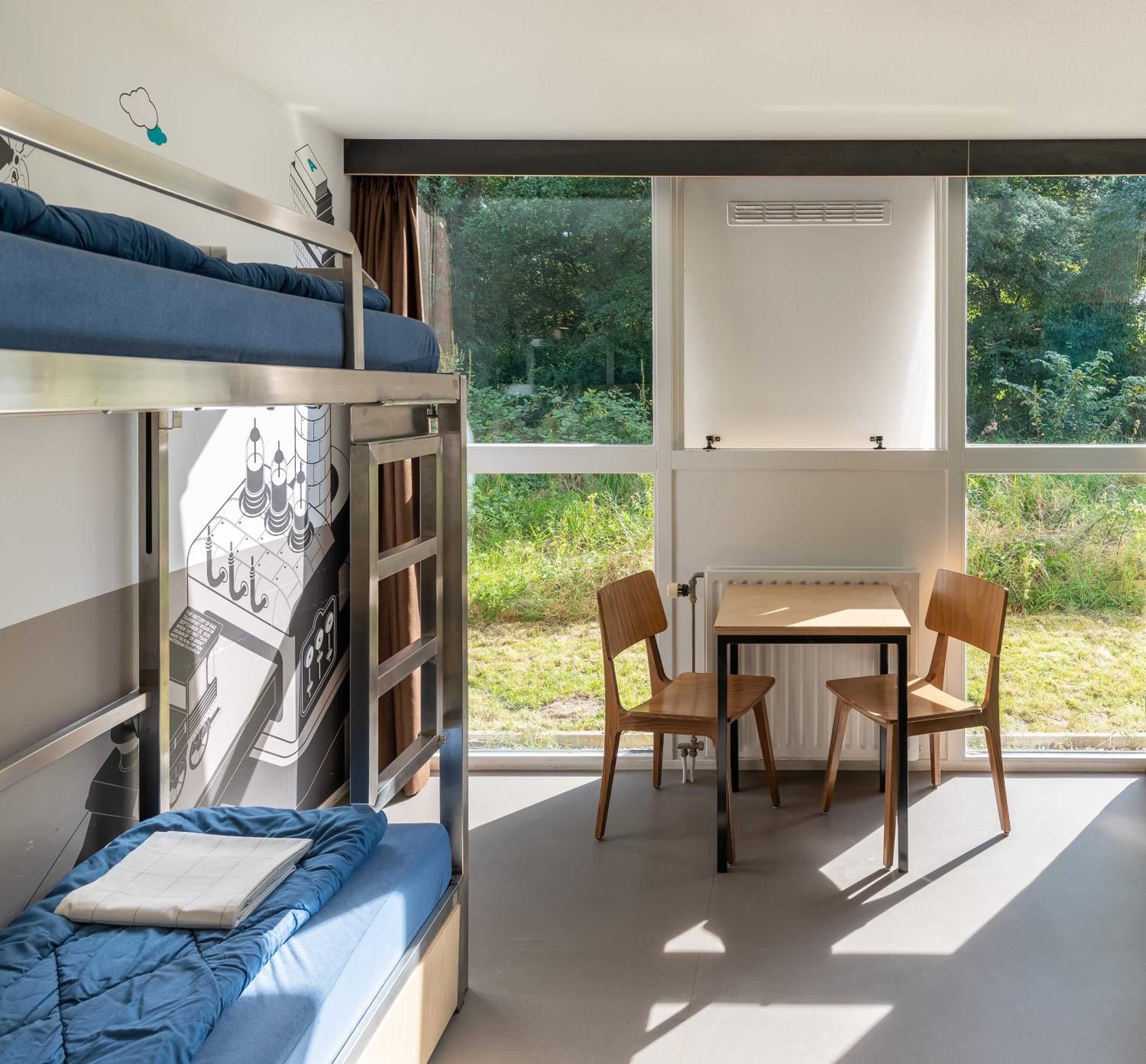 Budget Twin with Bunk Beds and Private Bathroom with Shower - Photo 4