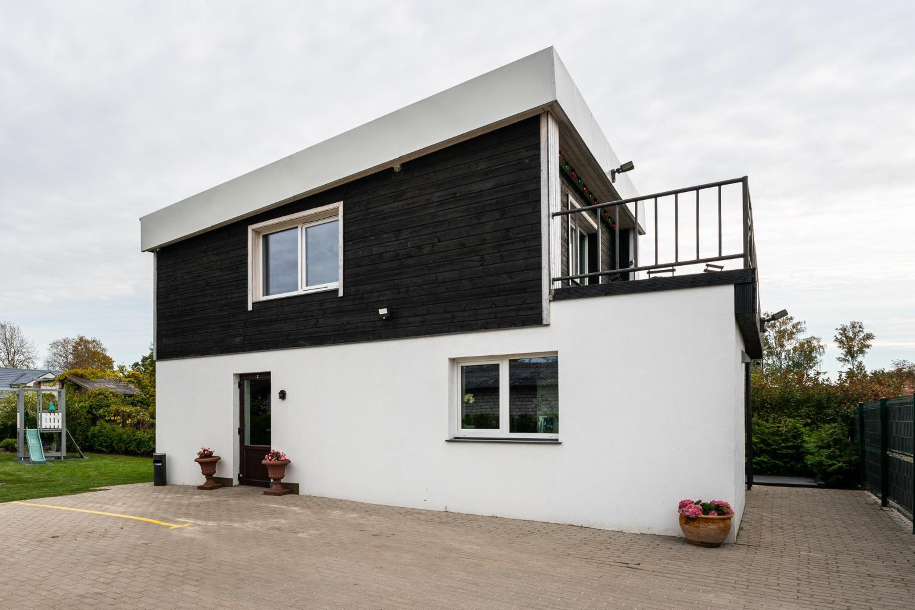 Apartment with Terrace - Photo 28