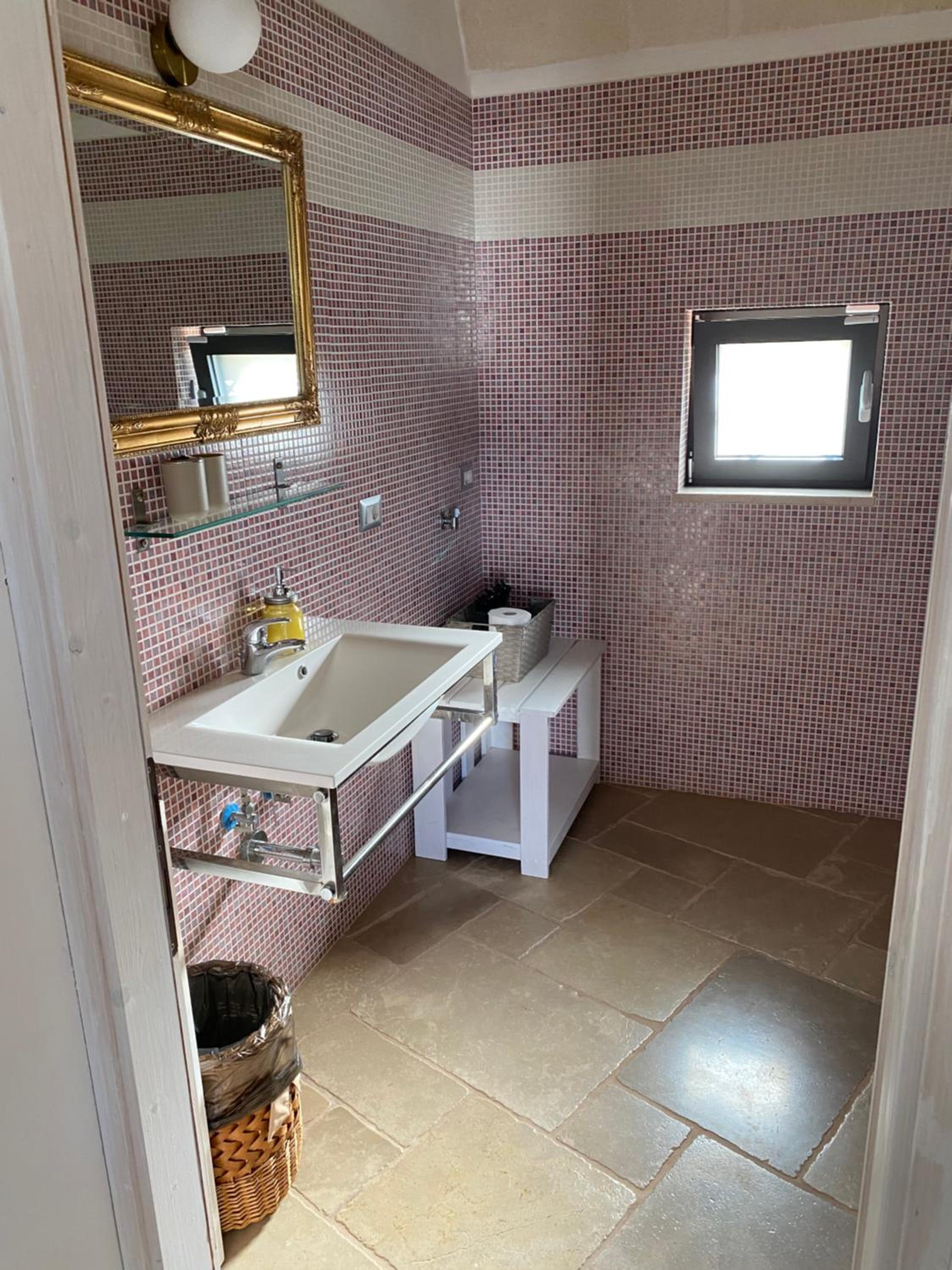 Family Room with Bathroom photo 3