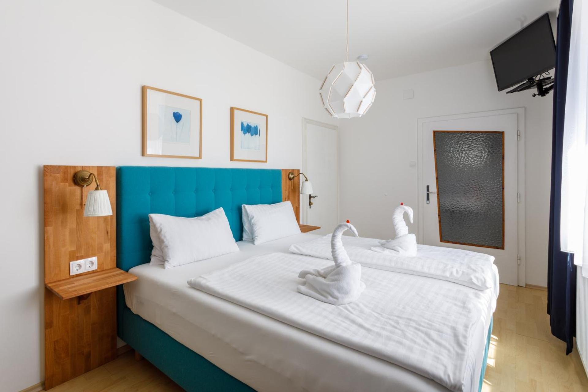 Small Double Room - Photo 9