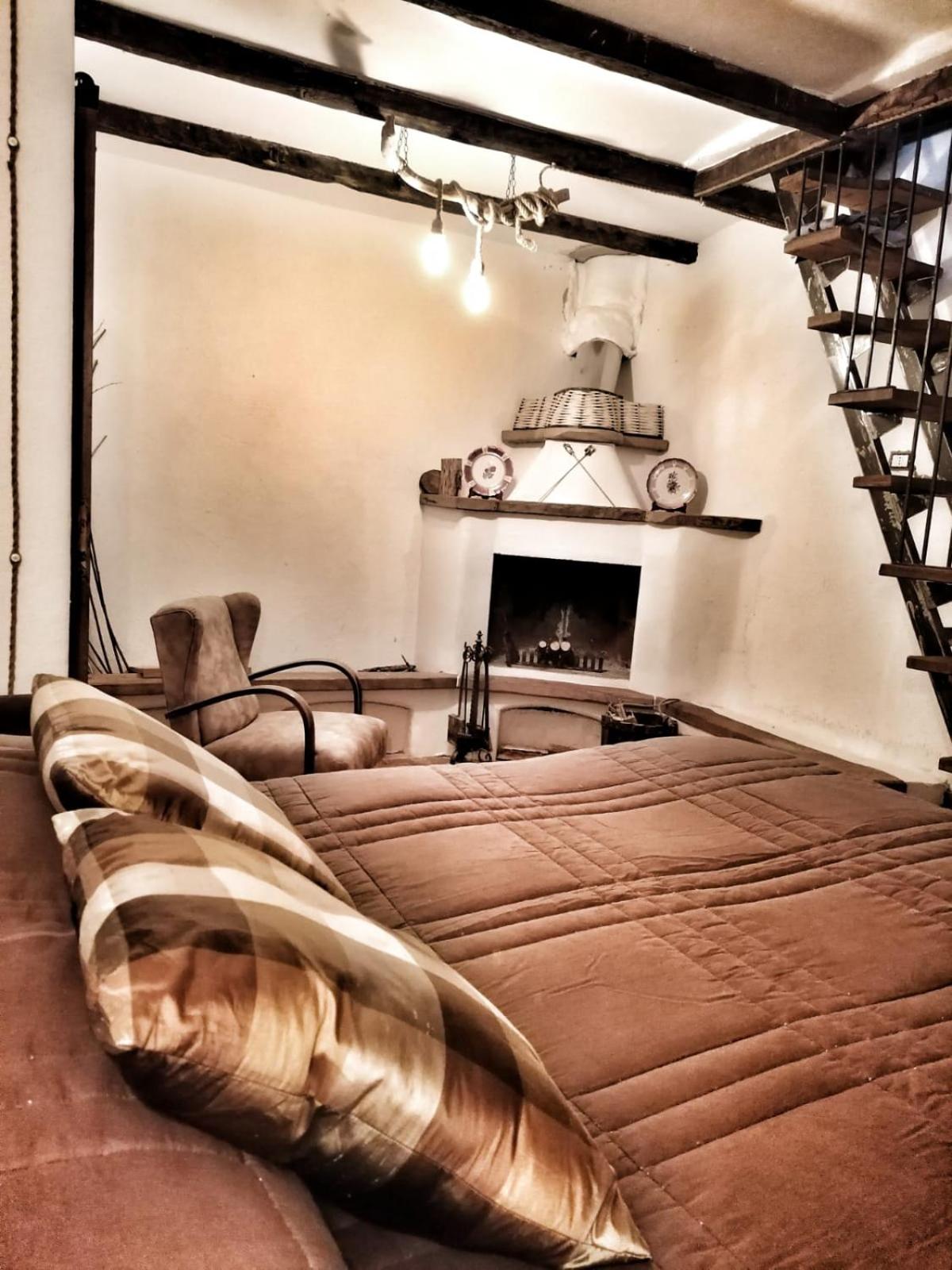 Apartment - Split Level - Photo 1