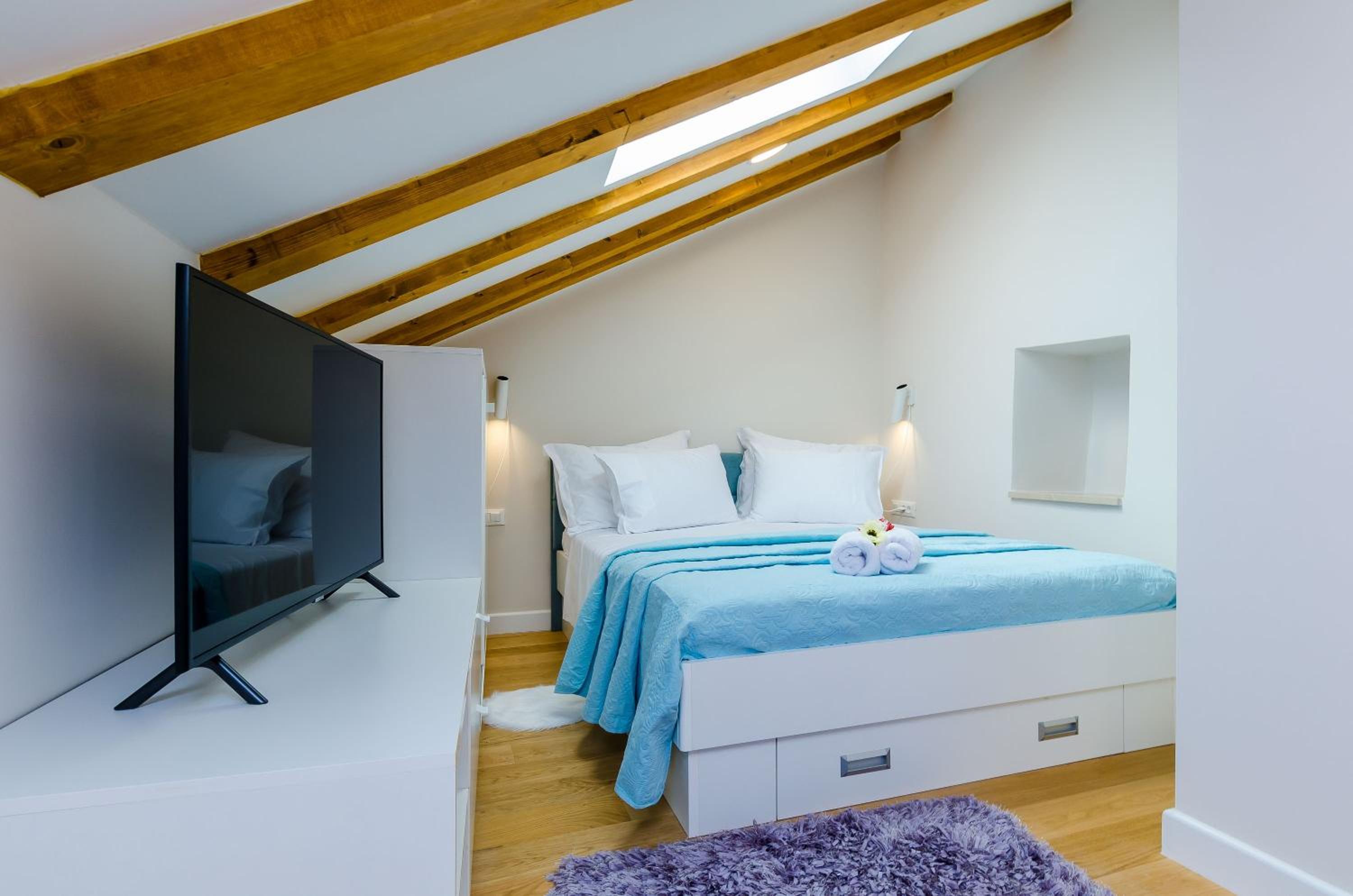 One-Bedroom Apartment - Attic