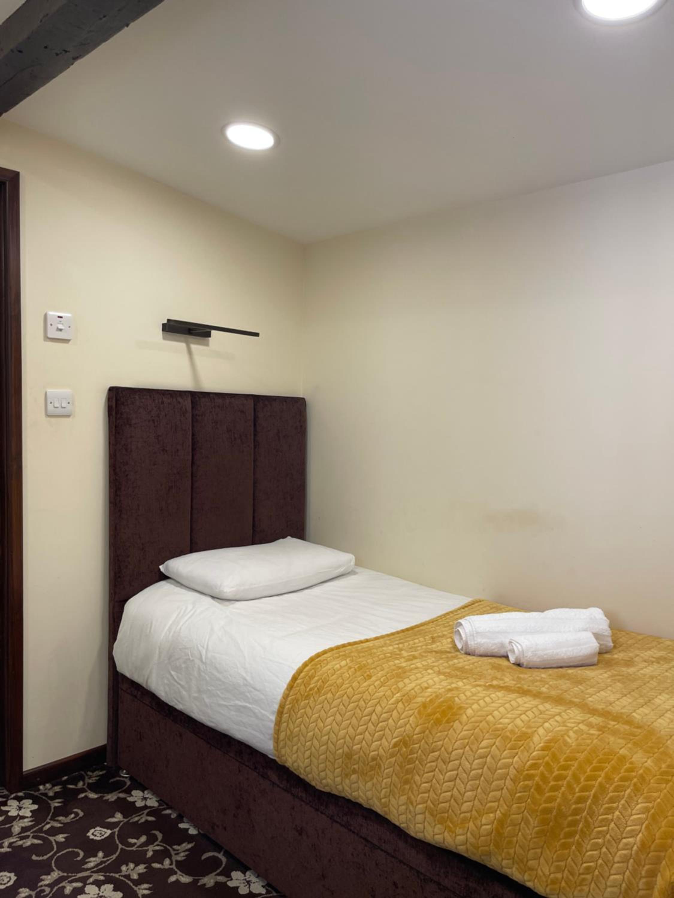 Small Double Room (1 Person Occupancy) photo 3