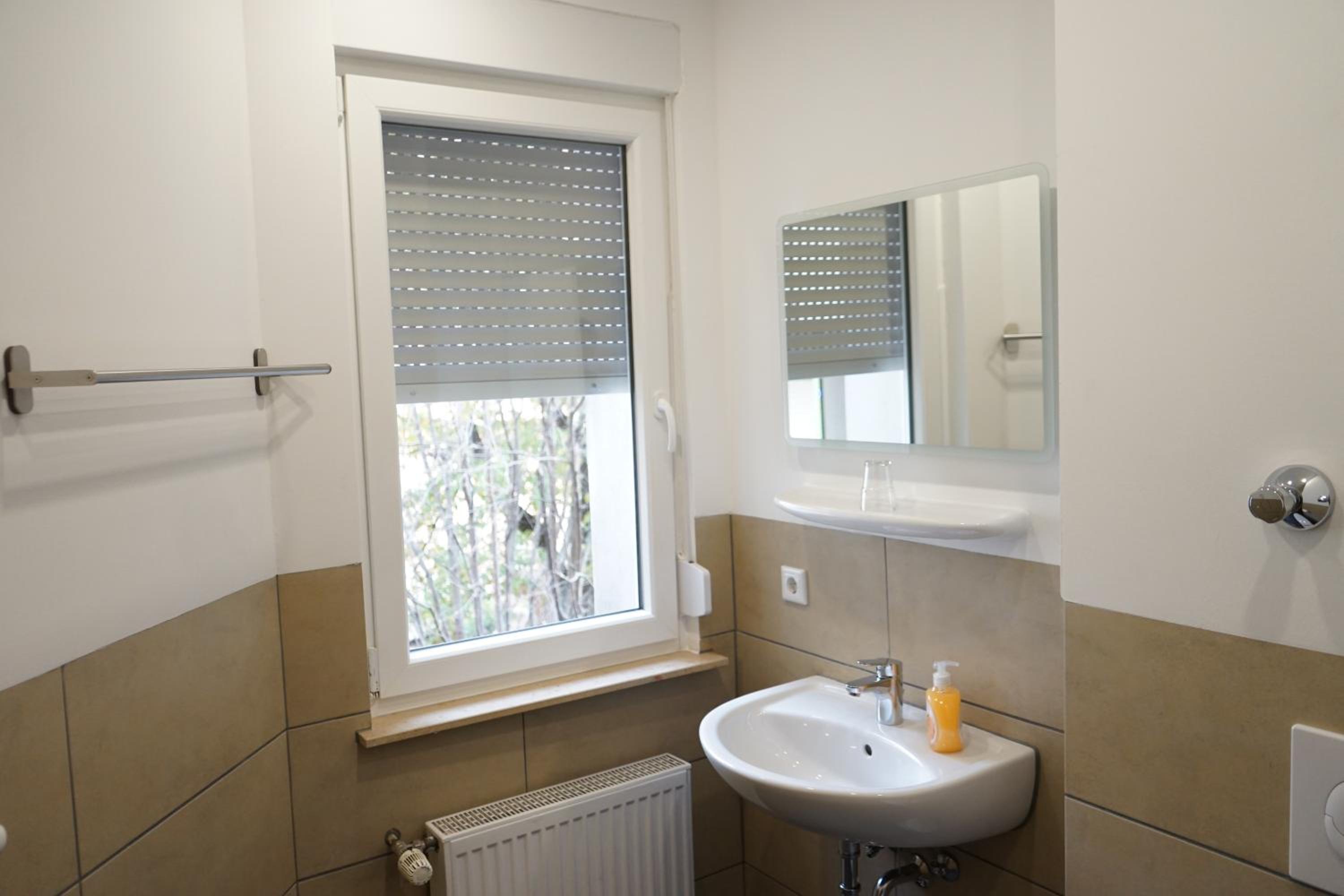 Double or Twin Room - Photo 4