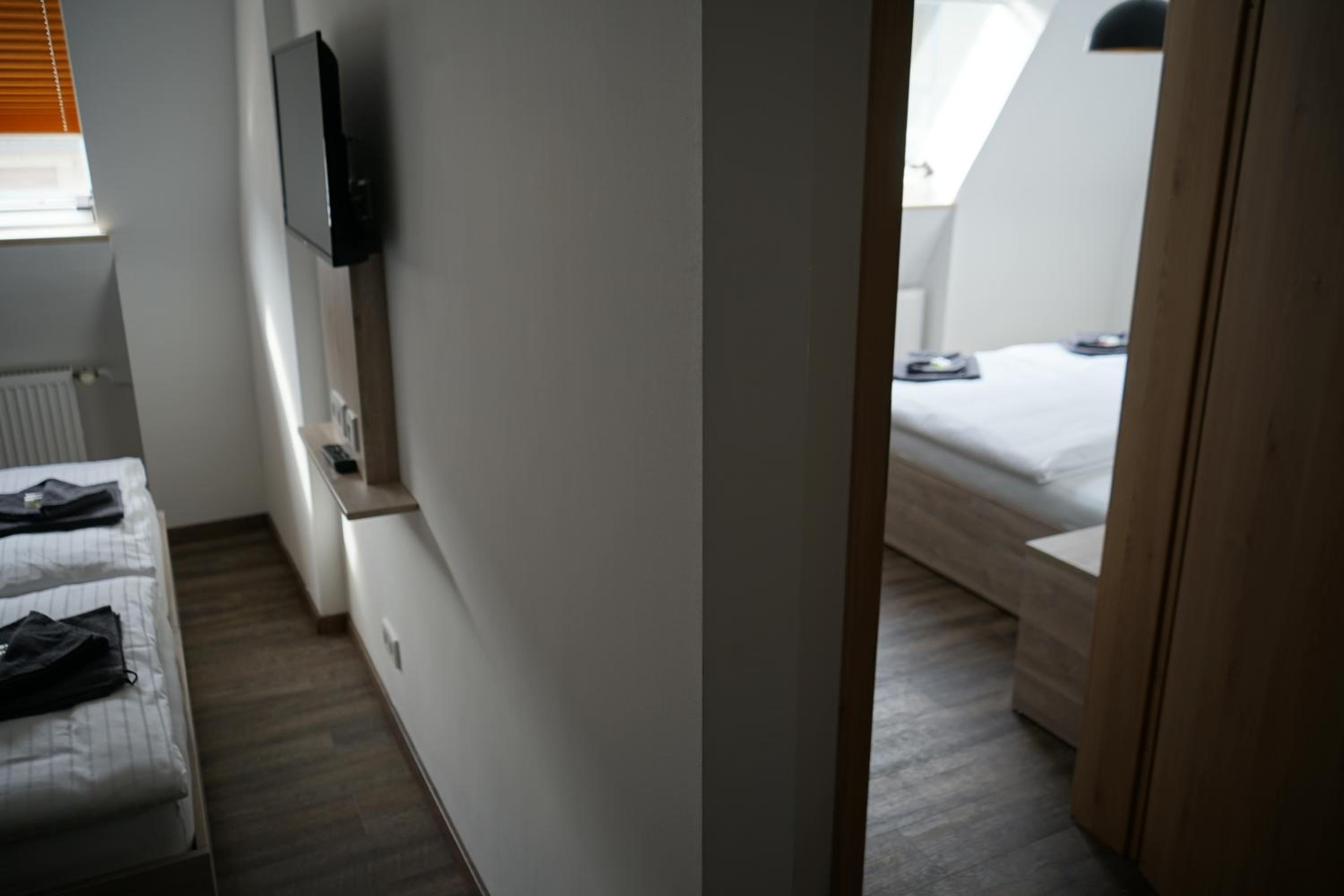 Quadruple Room - Photo 8