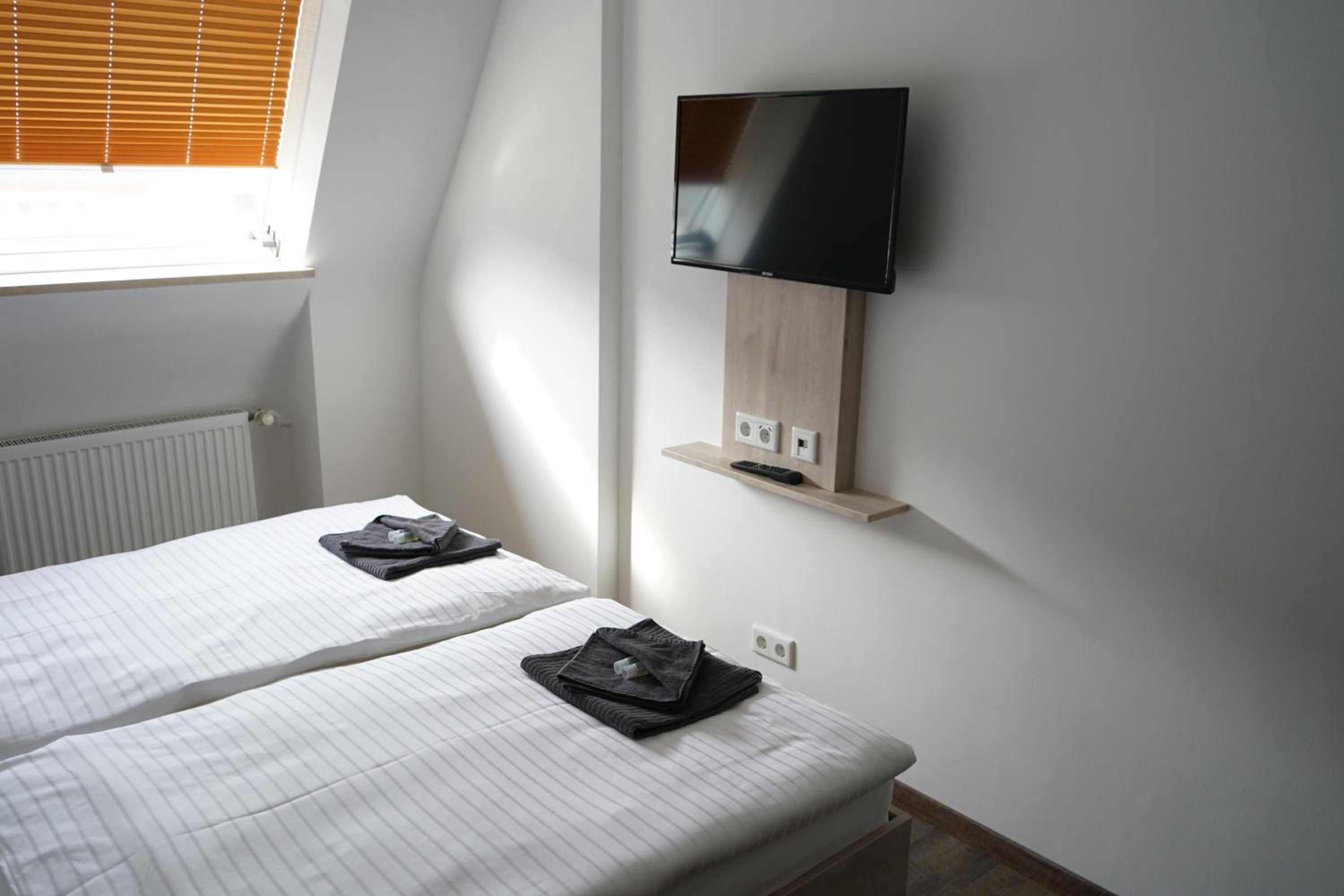 Double or Twin Room - Photo 6