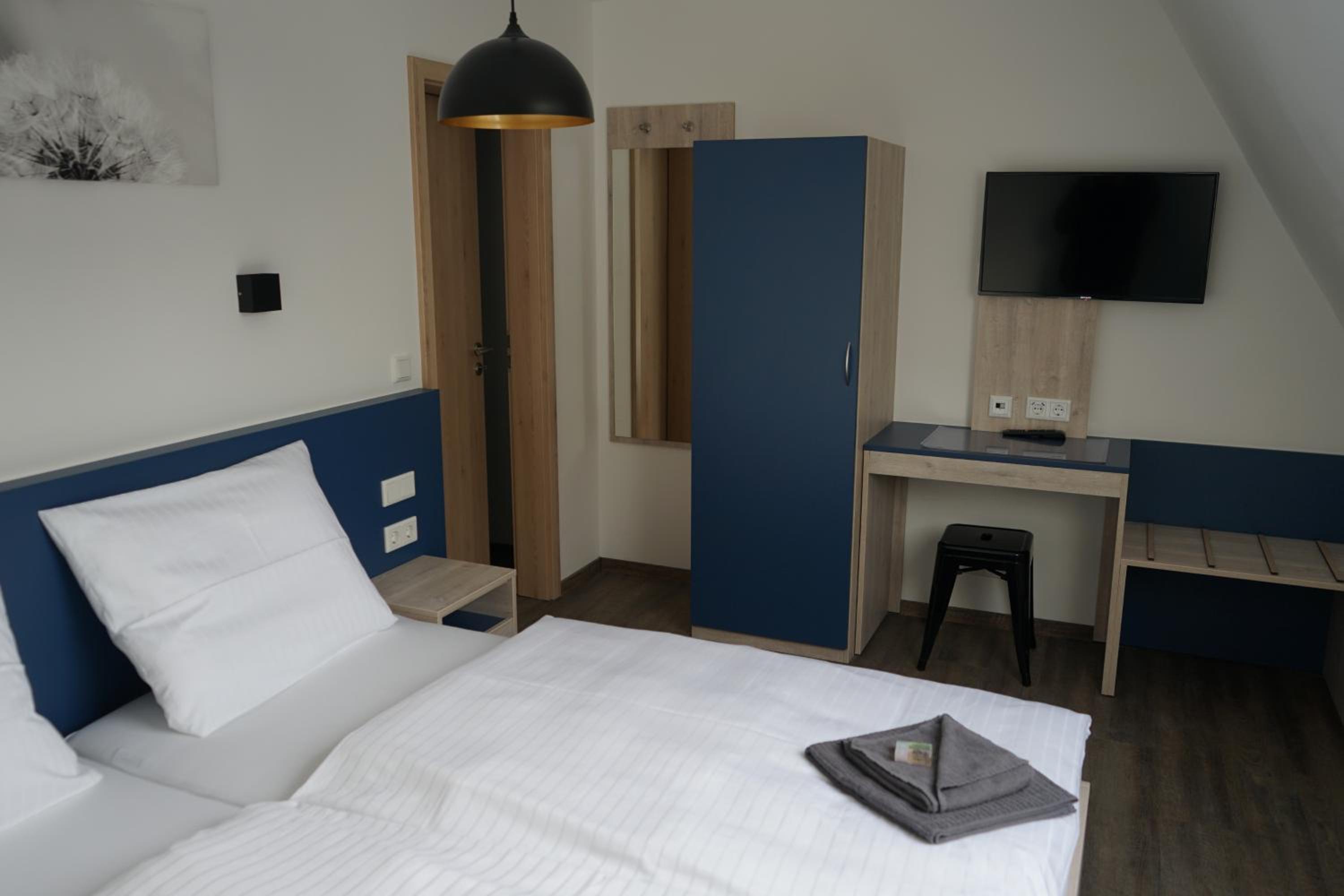 Double or Twin Room - Photo 8