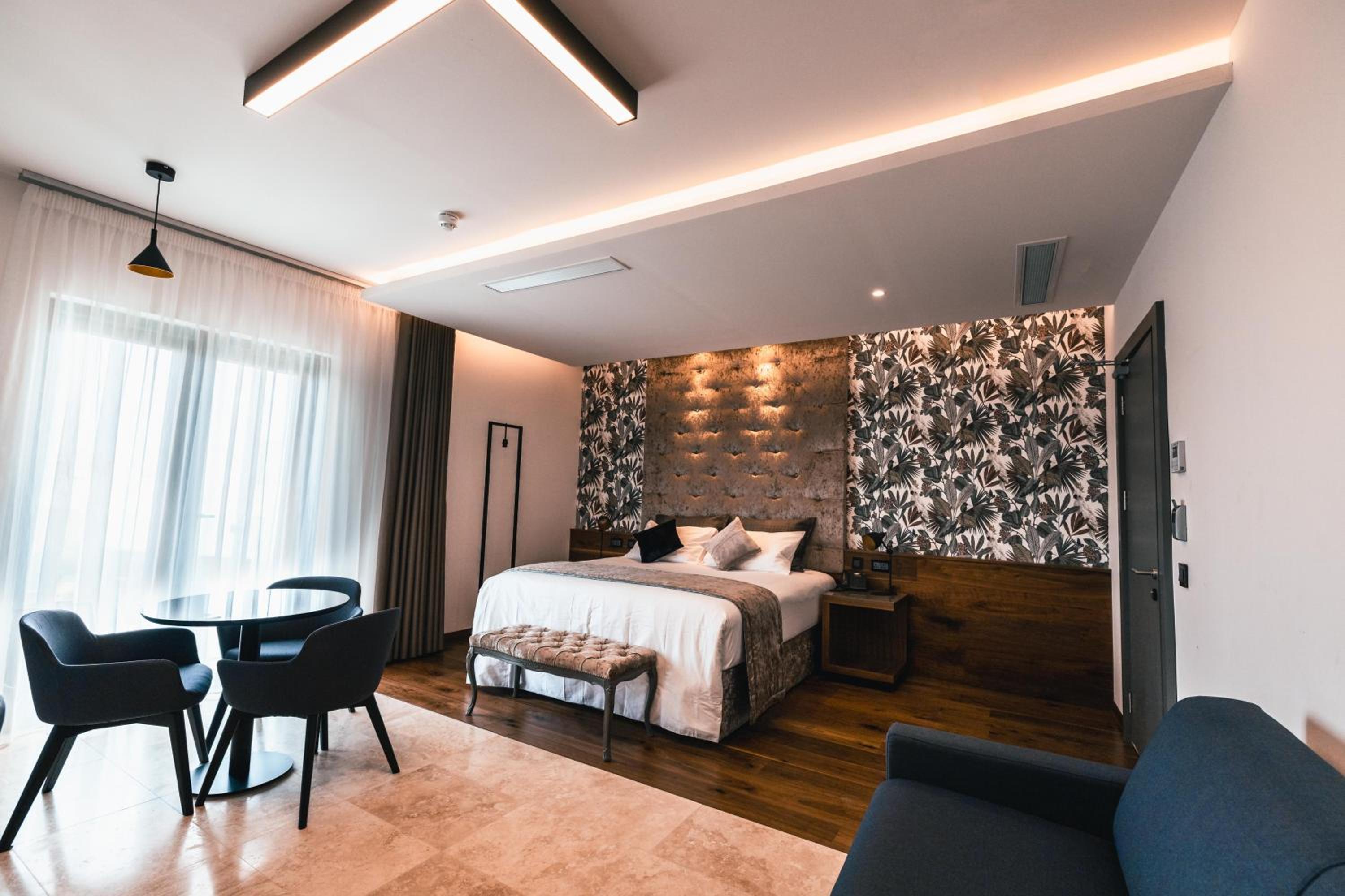 Junior Suite with Balcony photo 1