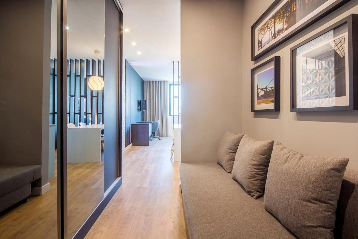 One-Bedroom Apartment - Photo 2