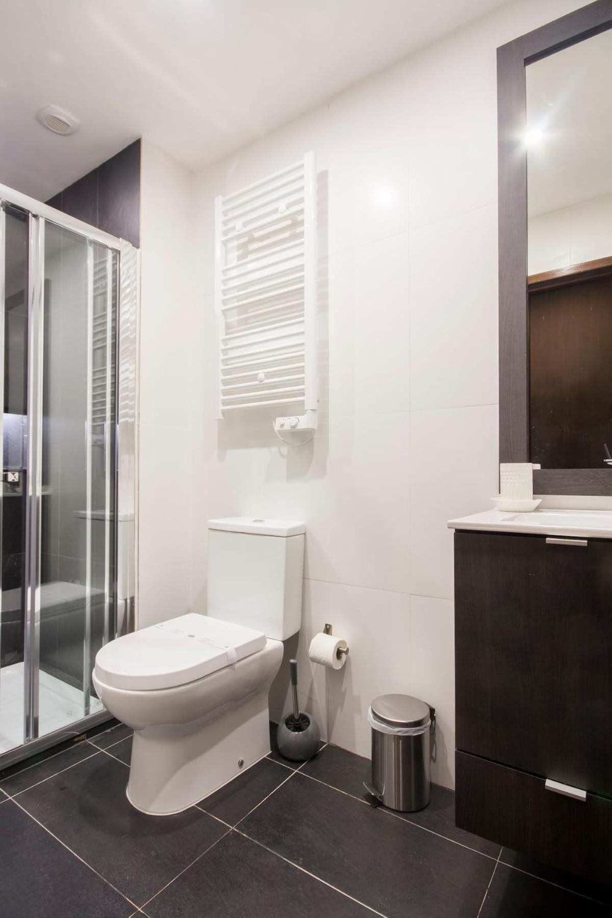 One-Bedroom Apartment - Photo 3