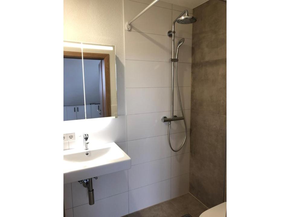 Standard Single Room with Shower photo 3