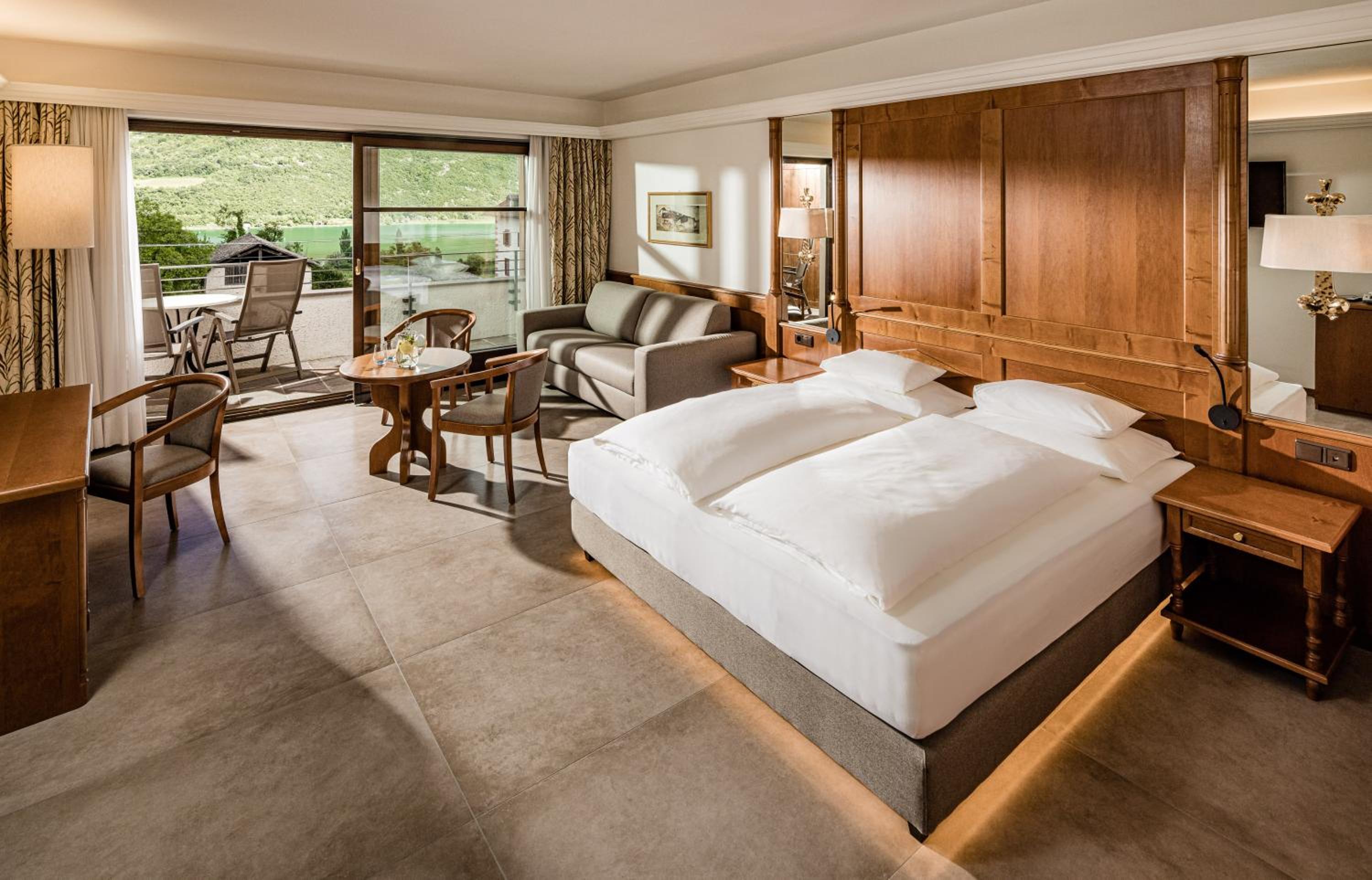 Deluxe Junior Suite photo 1