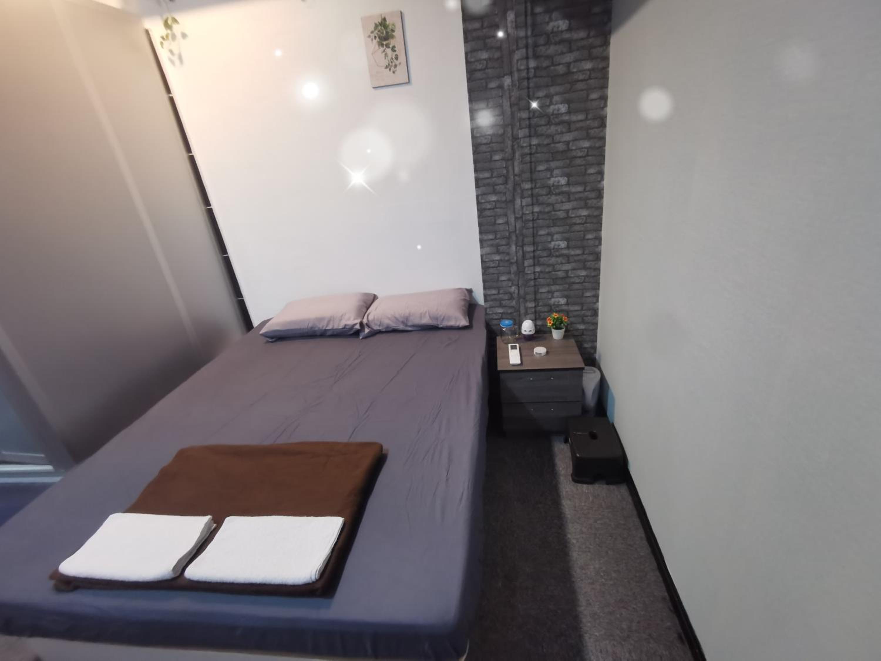 Large Double Room - Photo 1